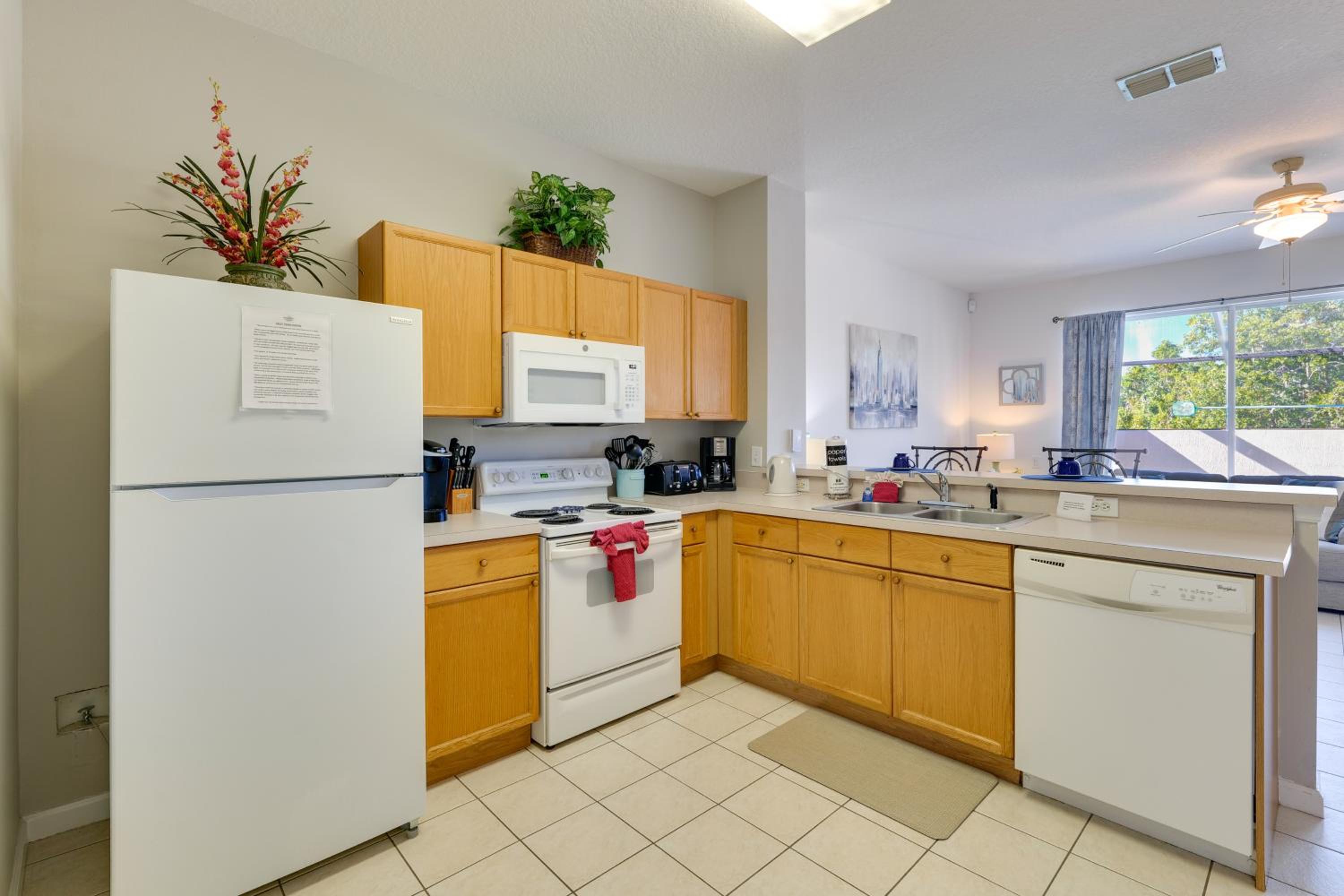 5 Mi to Disney Parks Family Home with Resort Perks!