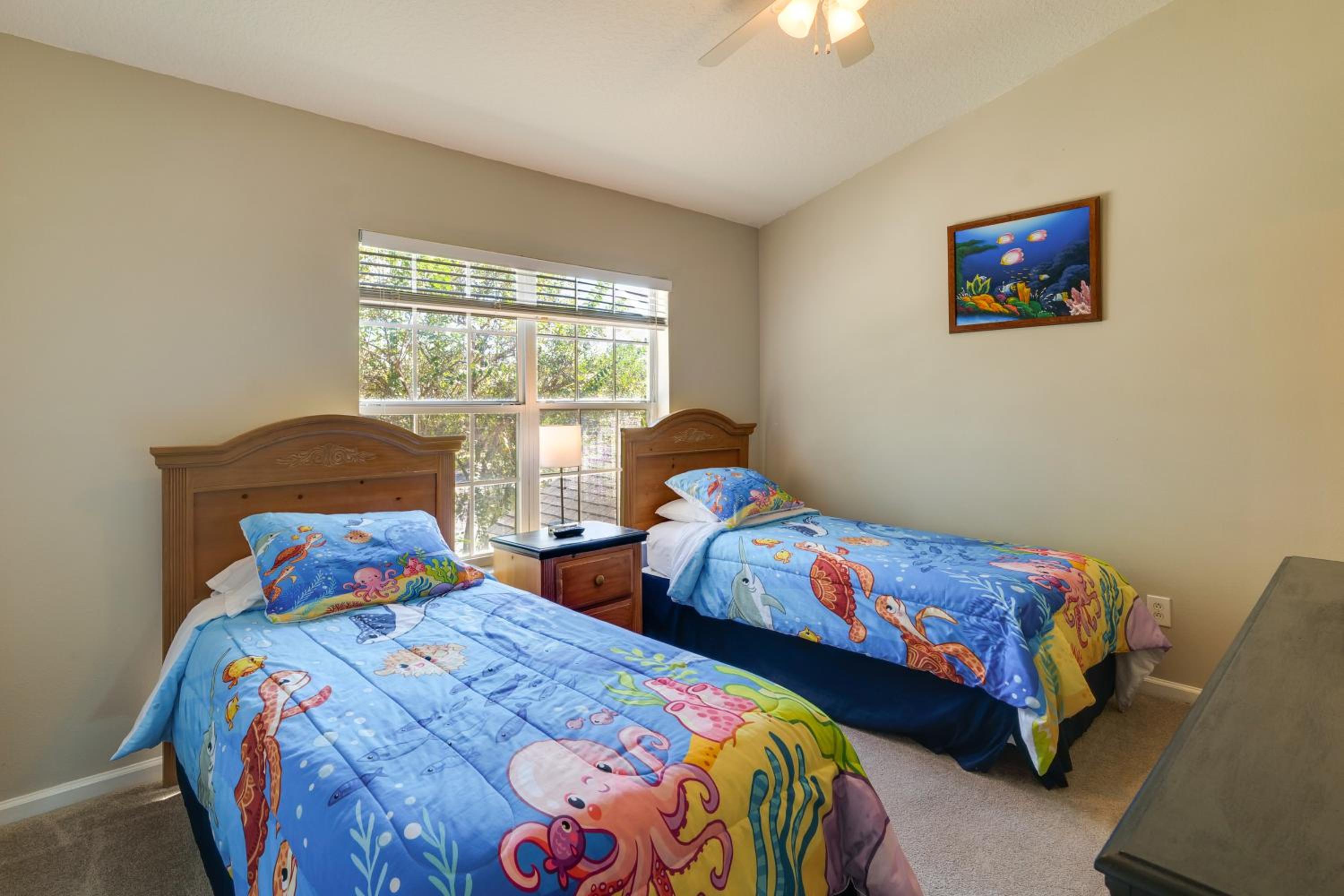5 Mi to Disney Parks Family Home with Resort Perks!