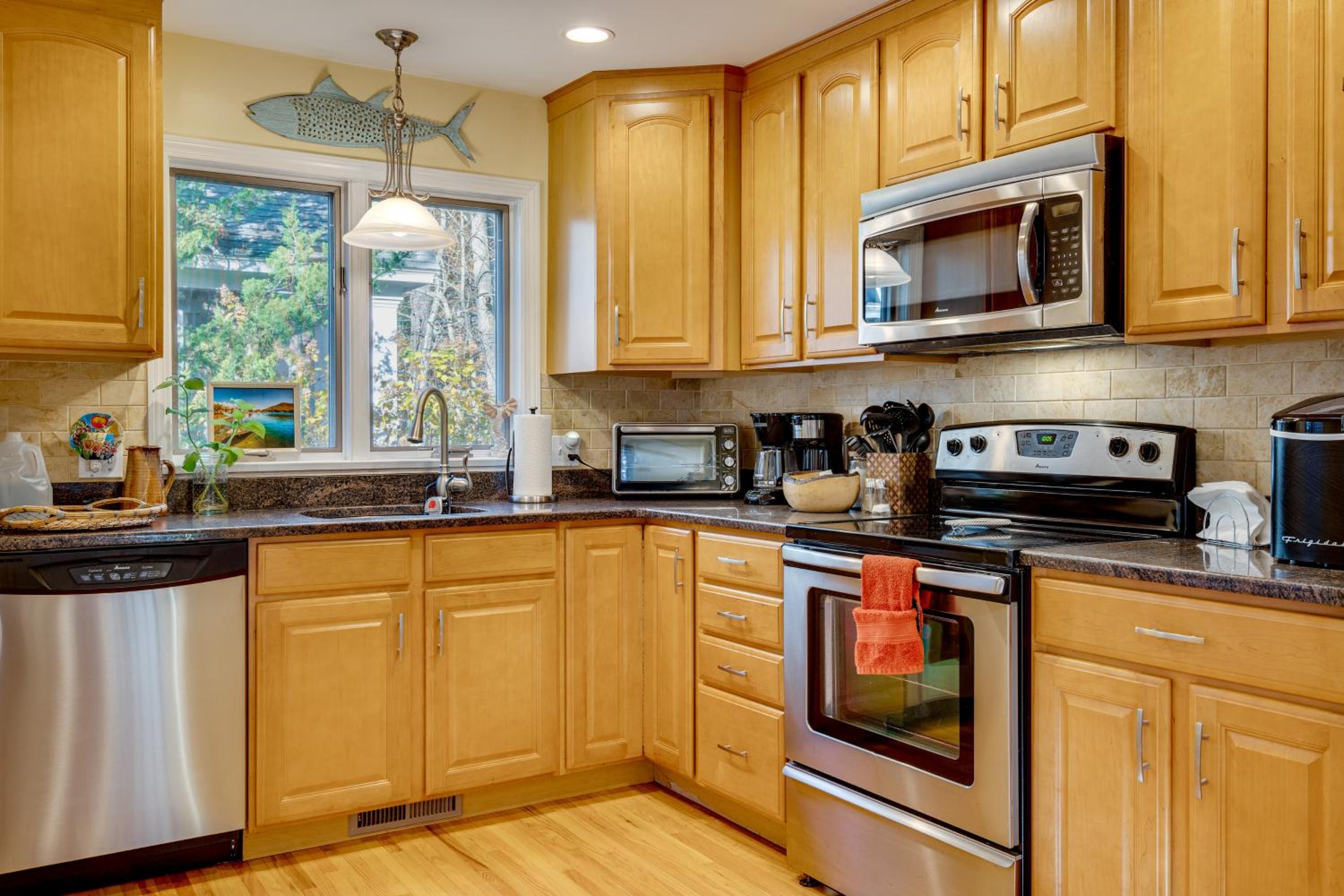 Less Than 1 Mi to Dtwn Ogunquit! Coastal Family Retreat