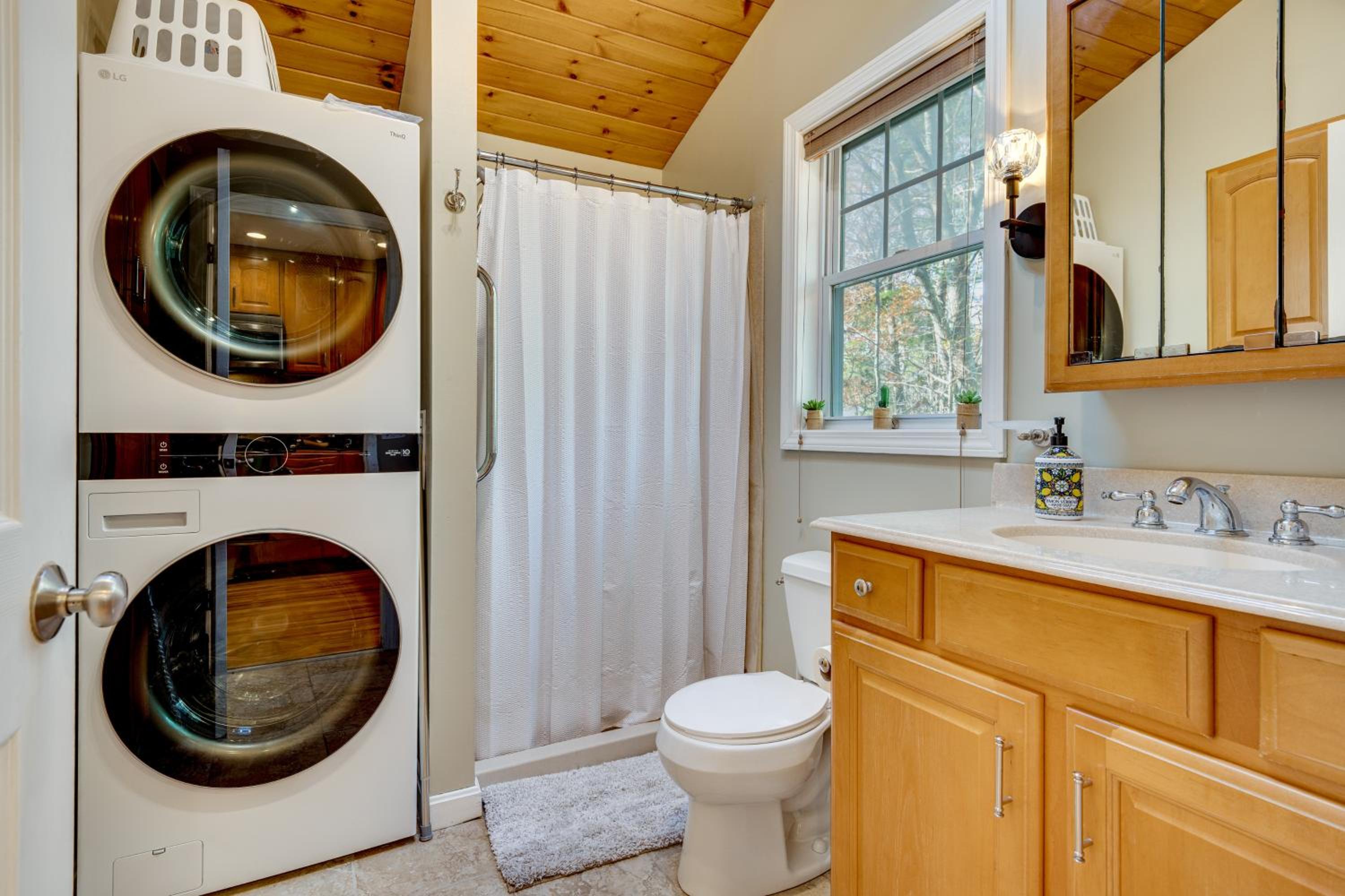 Less Than 1 Mi to Dtwn Ogunquit! Coastal Family Retreat