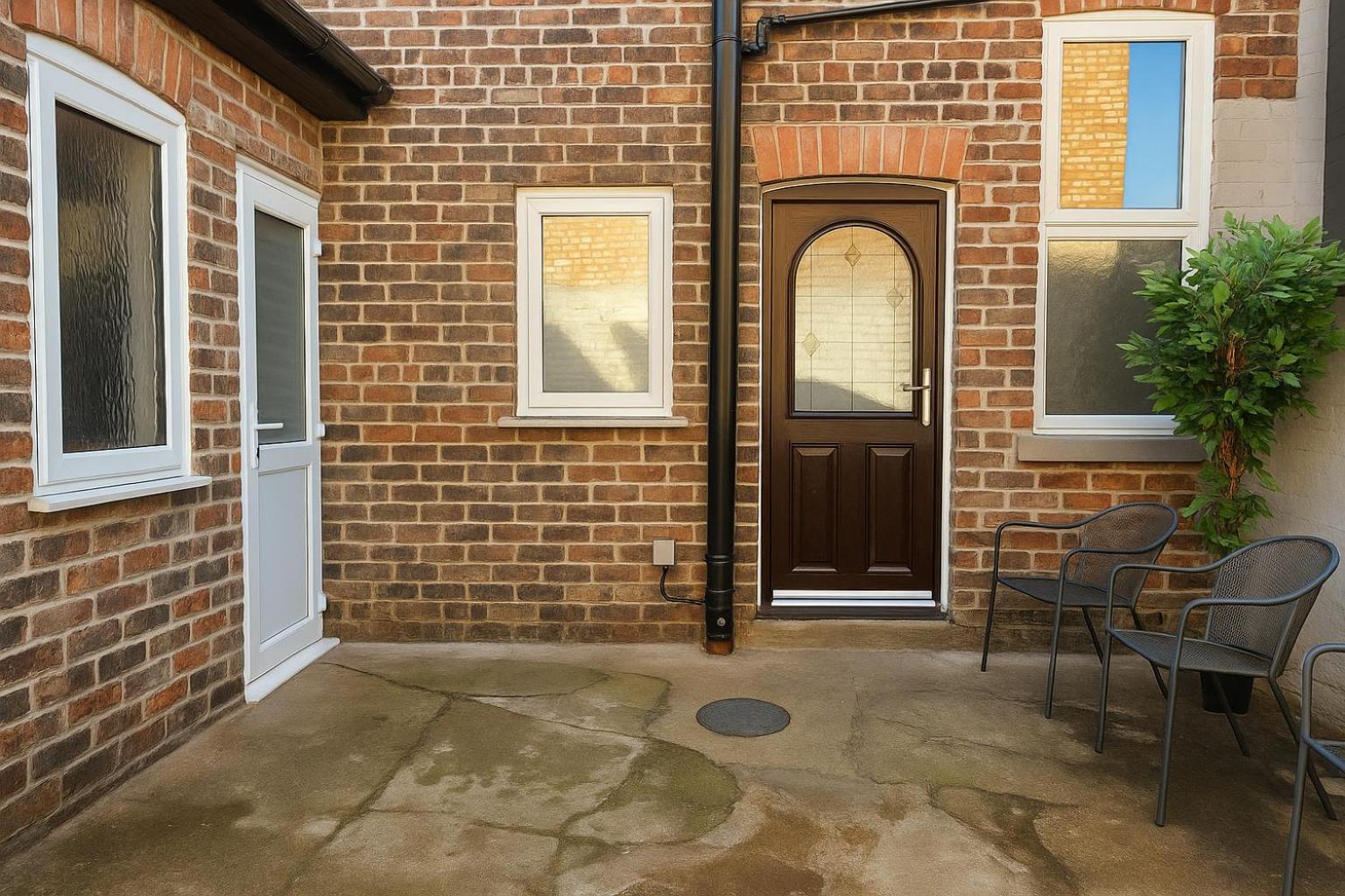 SidemerseyLivings - Step-Free 4BR Home, Ground Floor Bed & Bath, Private Gated Parking