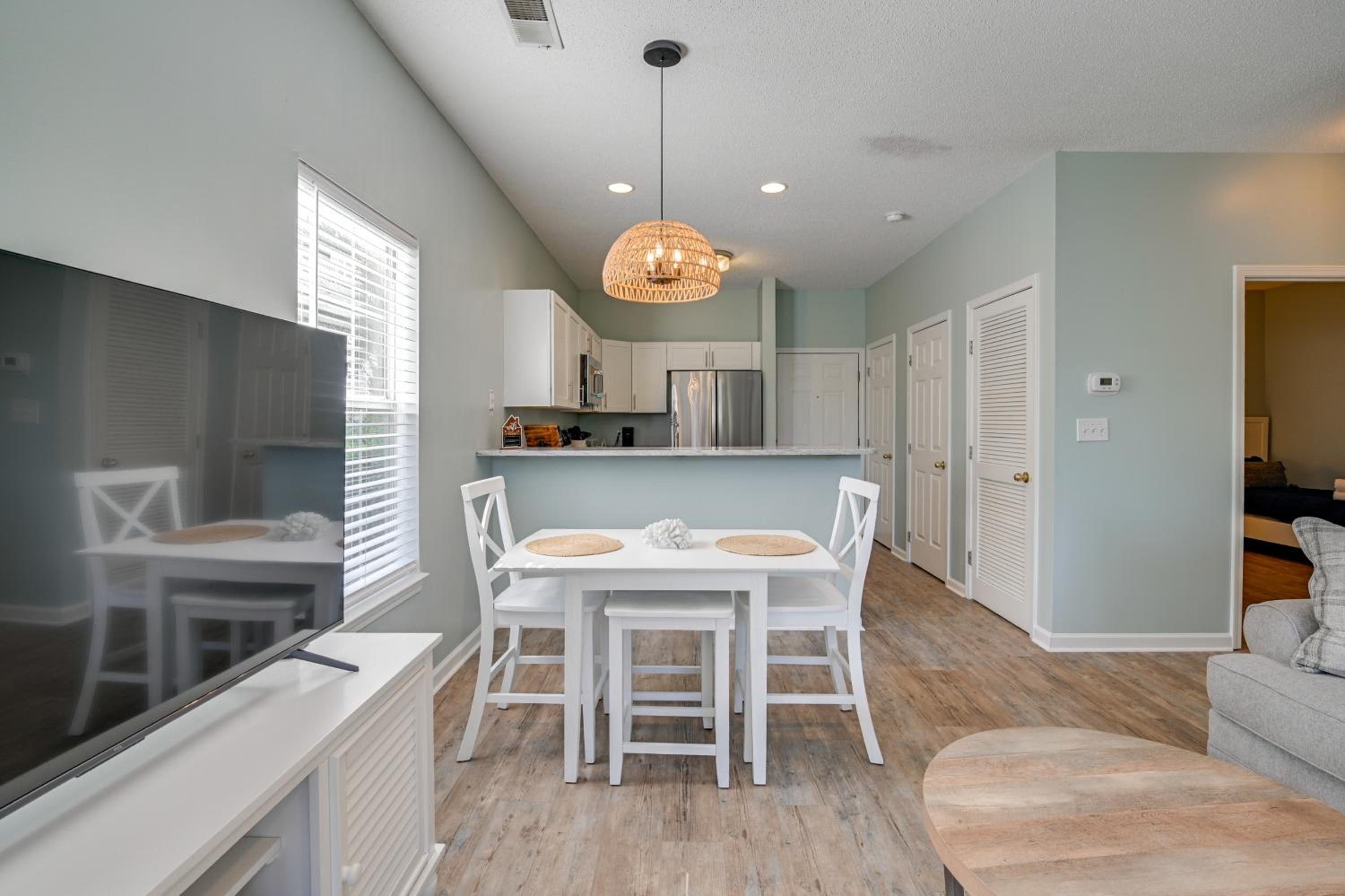 3 Mi to Surfside Beach! 1st-Floor End Unit with Pool
