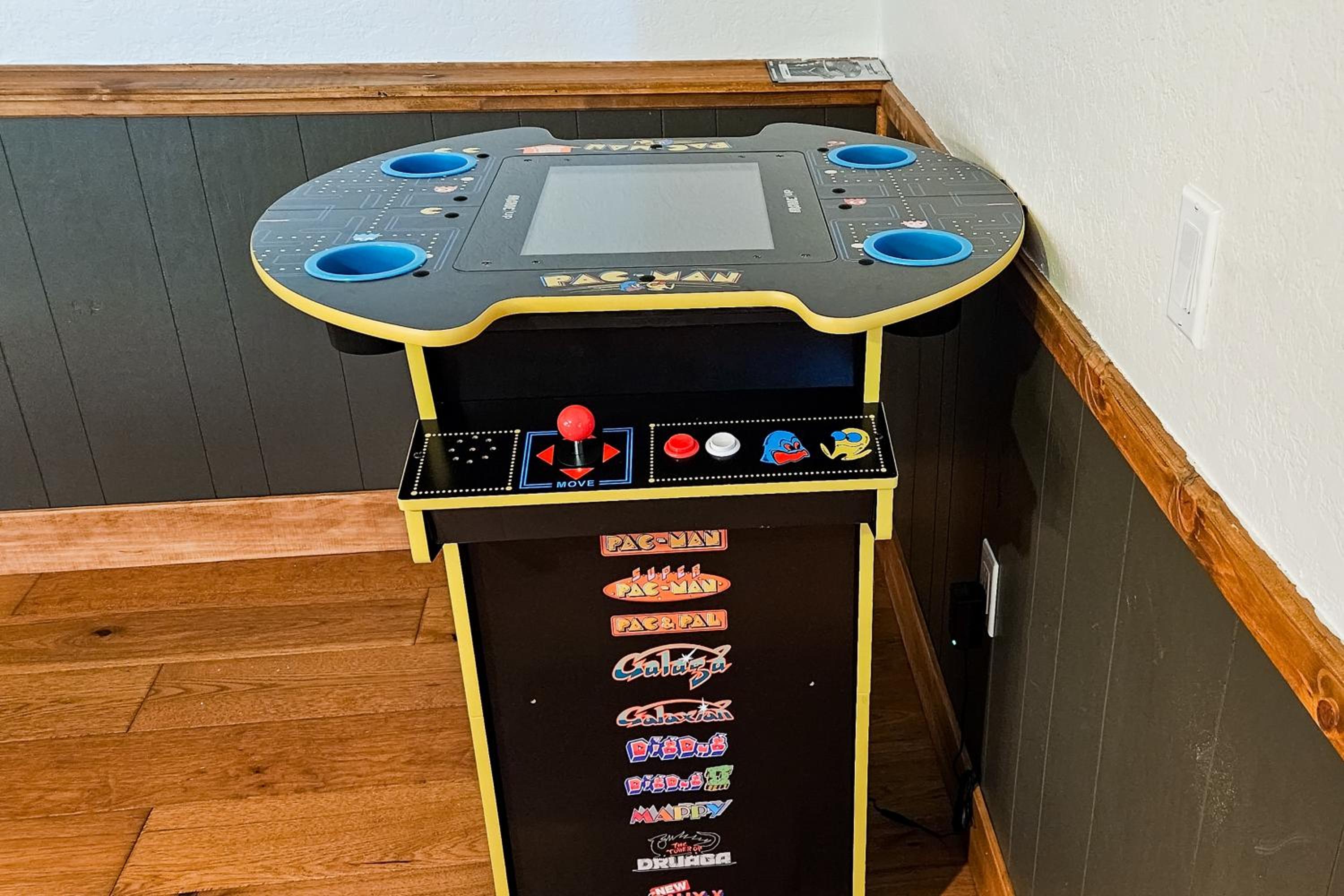 Hot Tub, Game Room and Home Gym Serene Arnold Gem