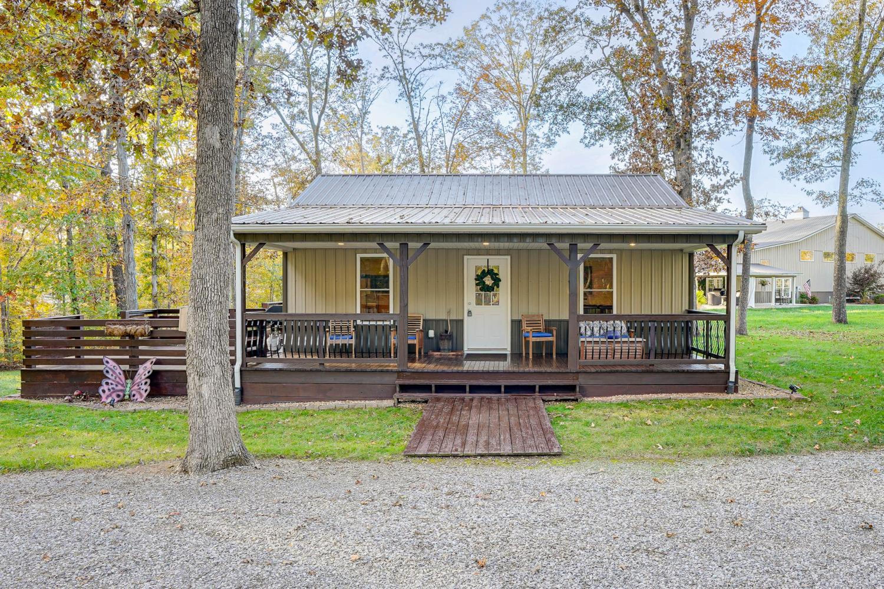 Walk to Marina and Beach Charming Home in Hardin