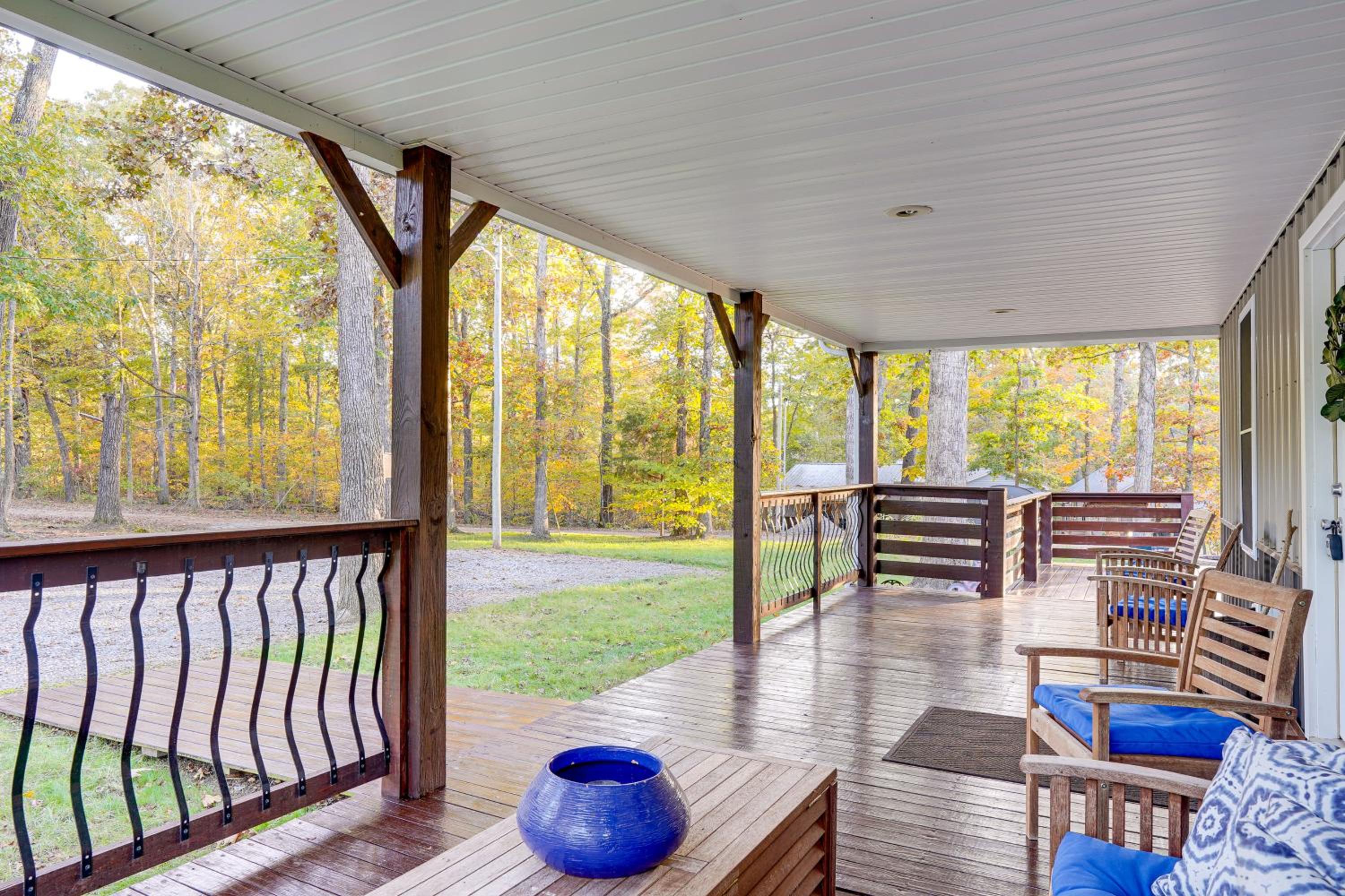 Walk to Marina and Beach Charming Home in Hardin