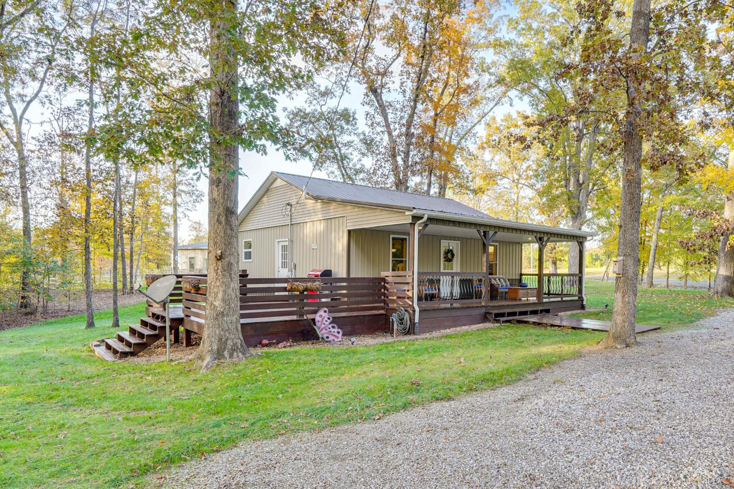 Walk to Marina and Beach Charming Home in Hardin