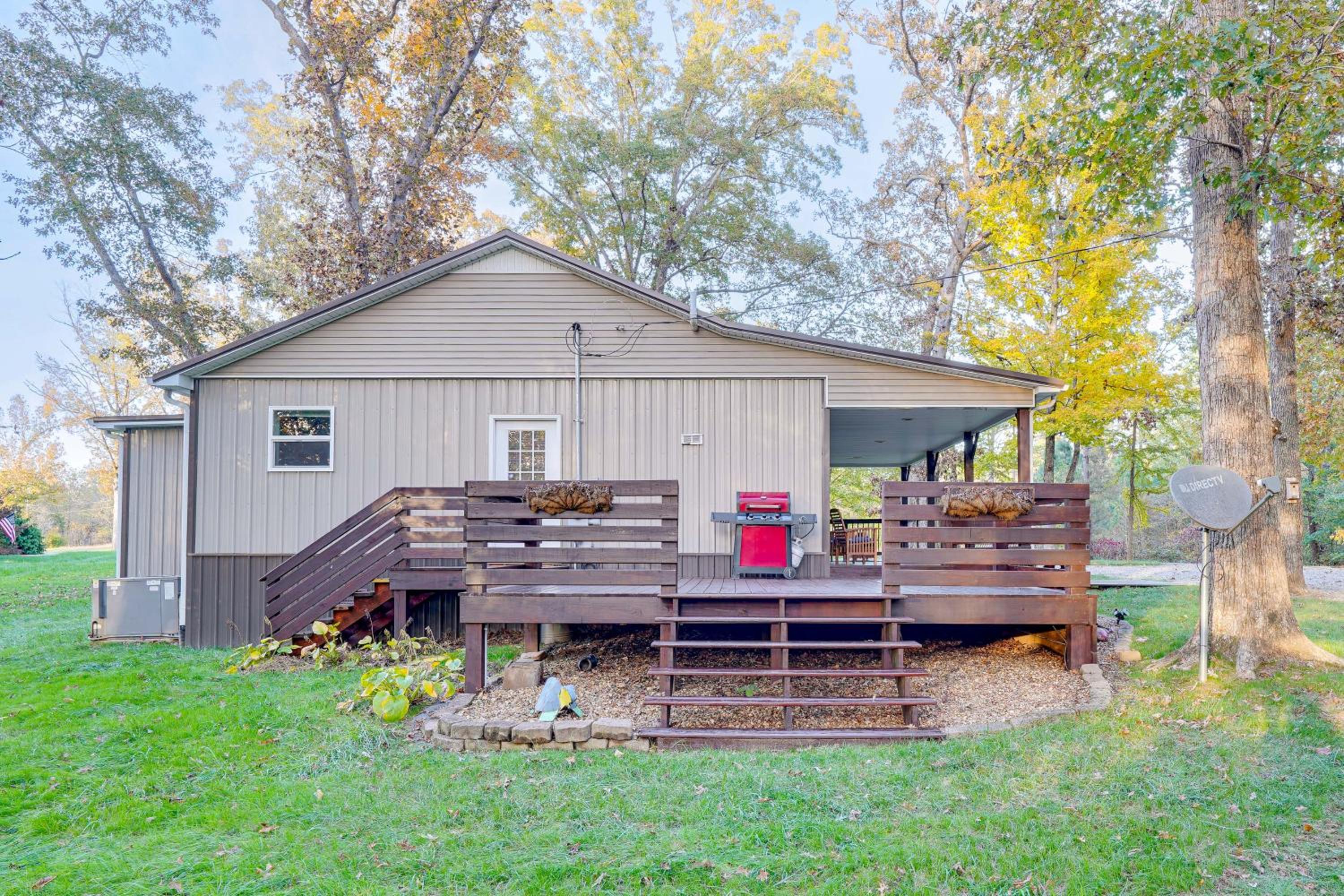 Walk to Marina and Beach Charming Home in Hardin