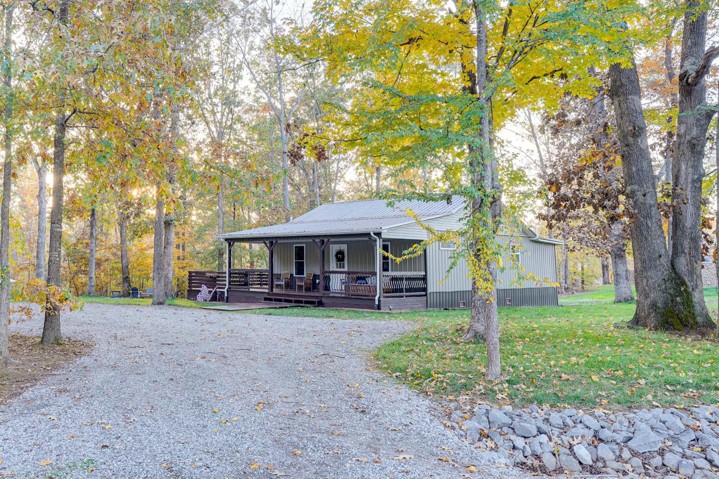 Walk to Marina and Beach Charming Home in Hardin