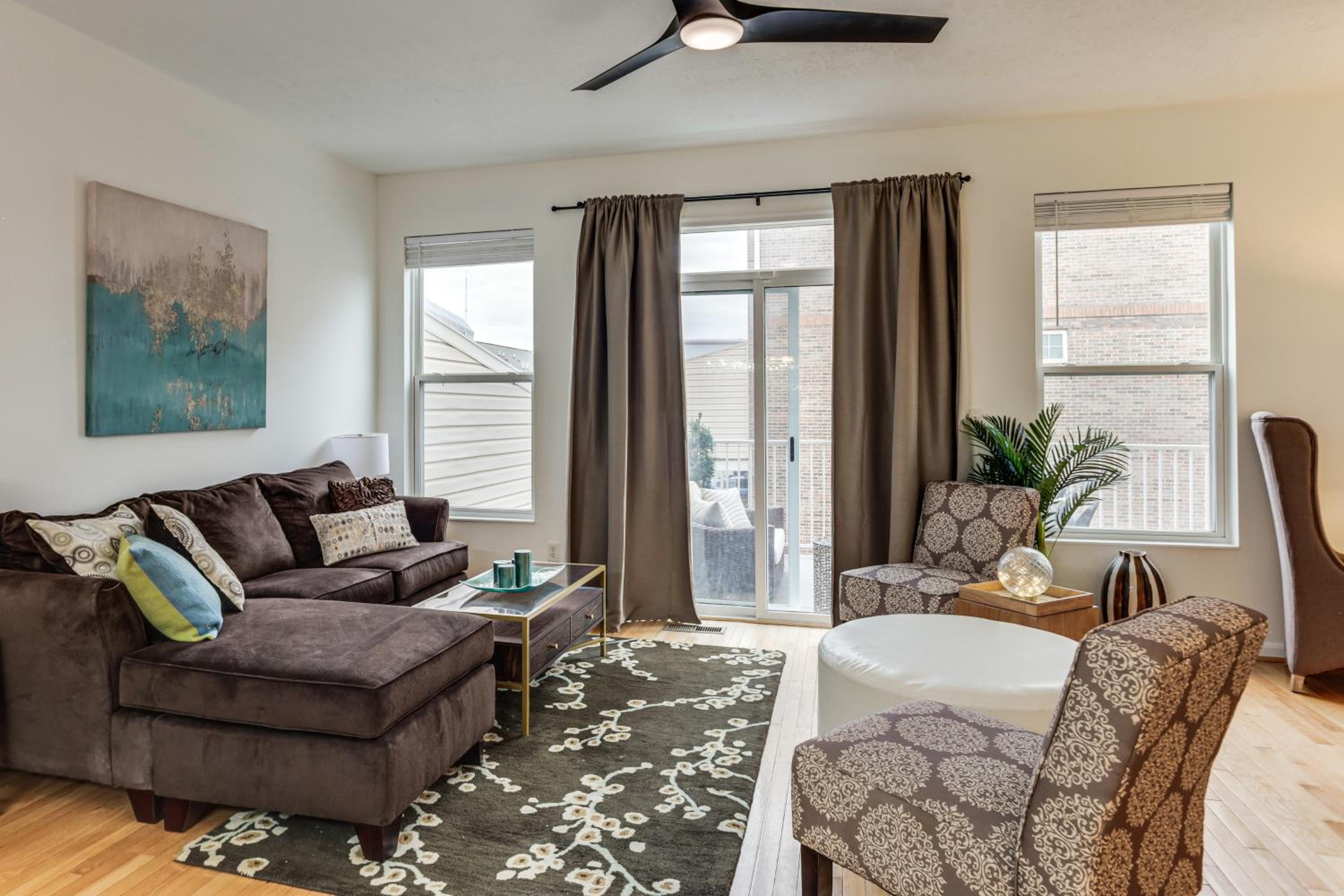 1 Mi to Dtwn Cincinnati Spacious Townhome with Deck