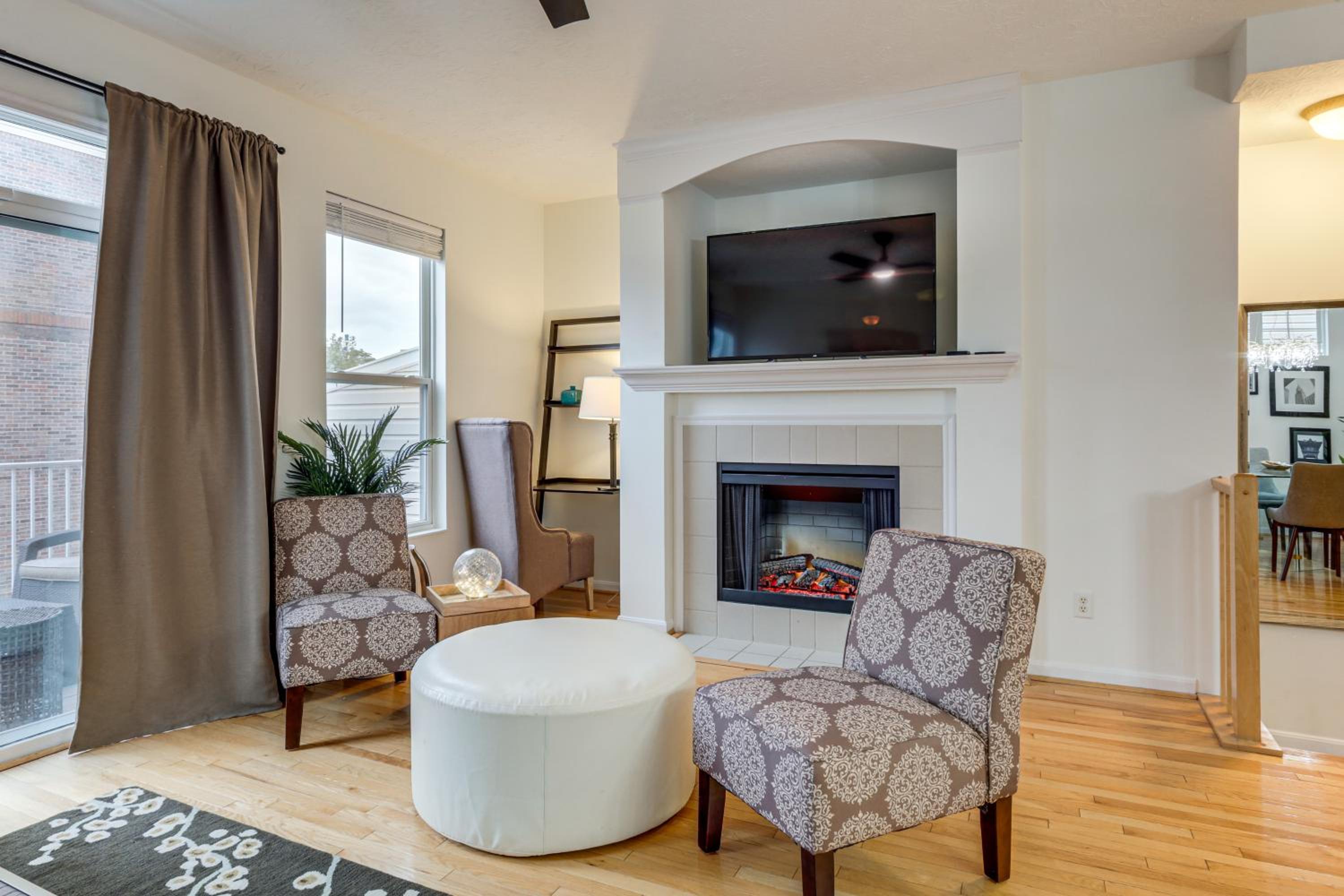 1 Mi to Dtwn Cincinnati Spacious Townhome with Deck