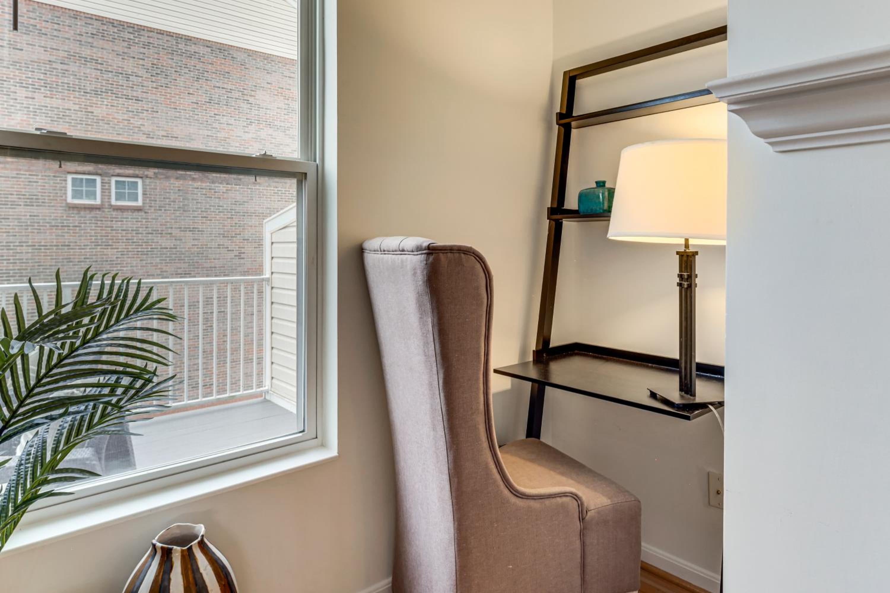 1 Mi to Dtwn Cincinnati Spacious Townhome with Deck