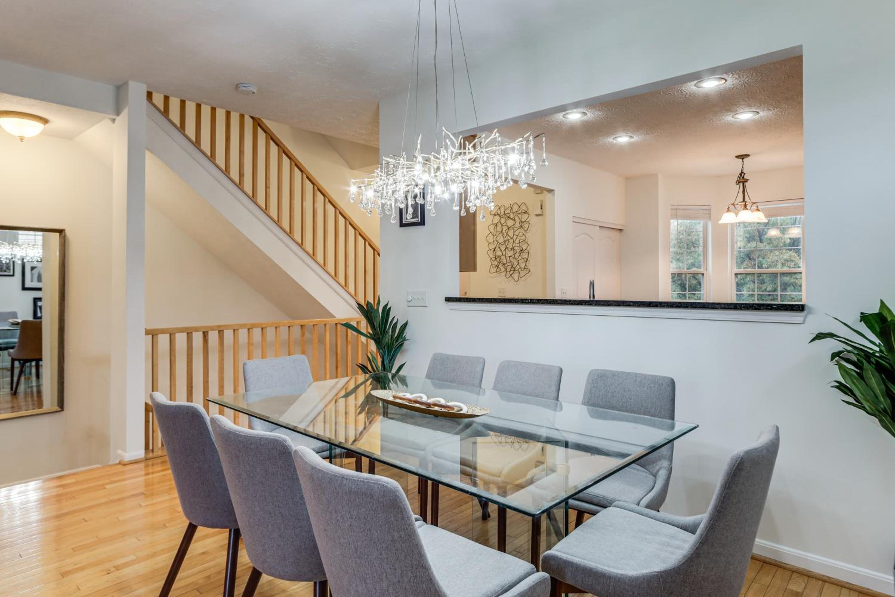 1 Mi to Dtwn Cincinnati Spacious Townhome with Deck