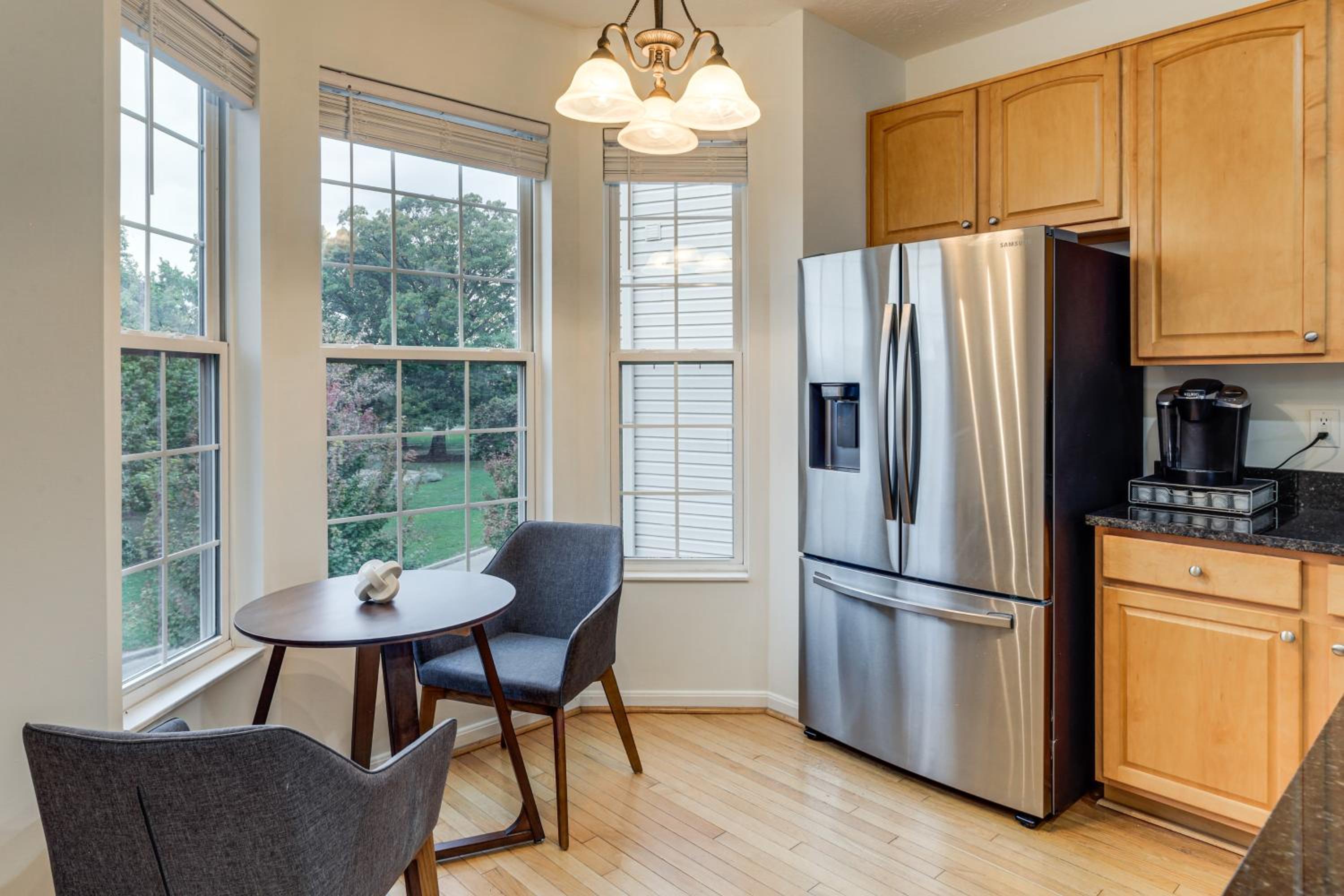 1 Mi to Dtwn Cincinnati Spacious Townhome with Deck