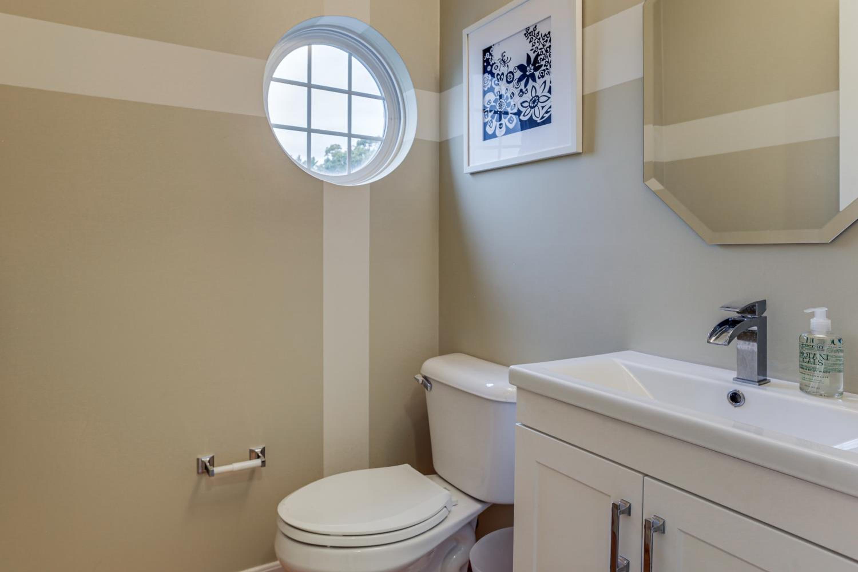 1 Mi to Dtwn Cincinnati Spacious Townhome with Deck