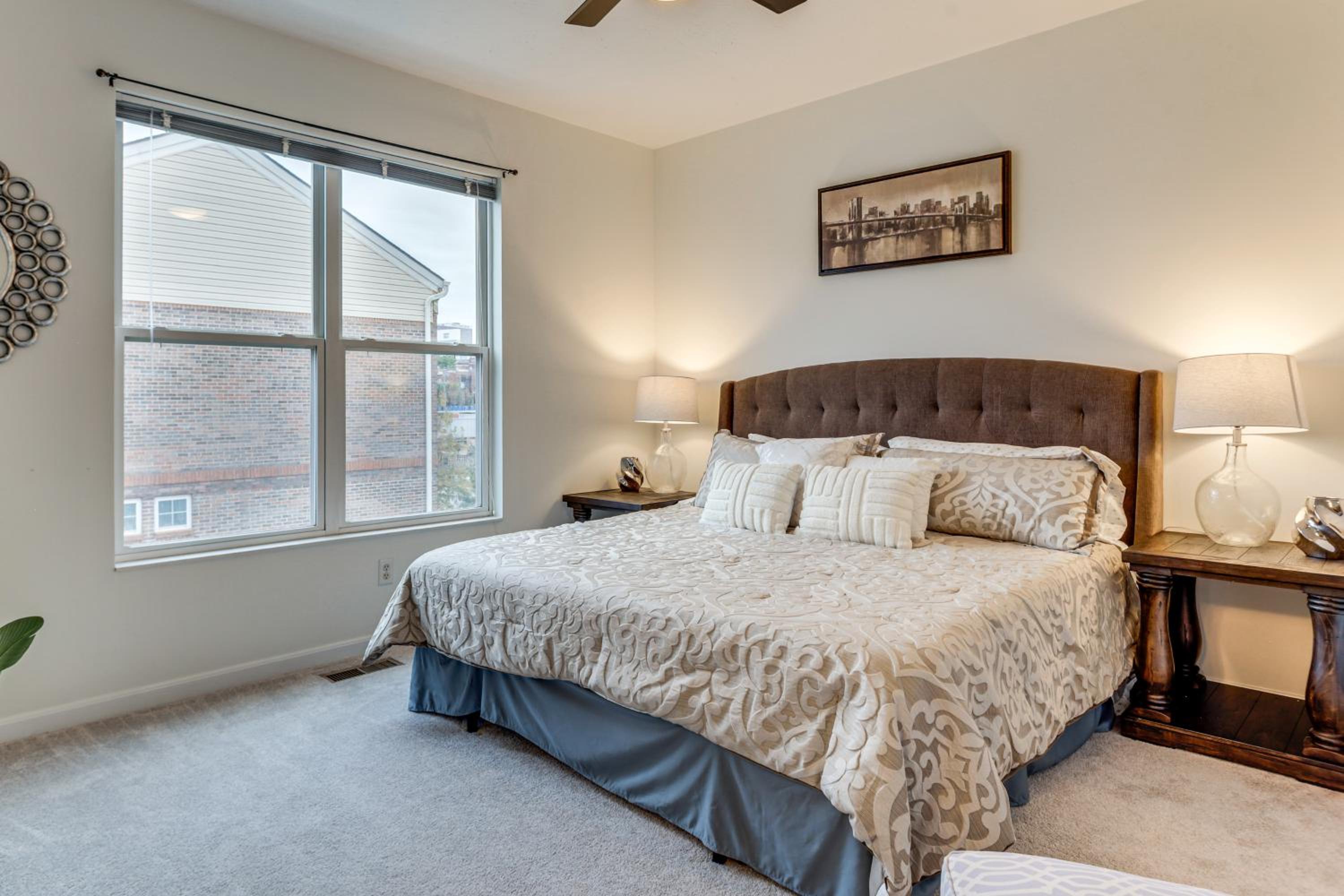 1 Mi to Dtwn Cincinnati Spacious Townhome with Deck