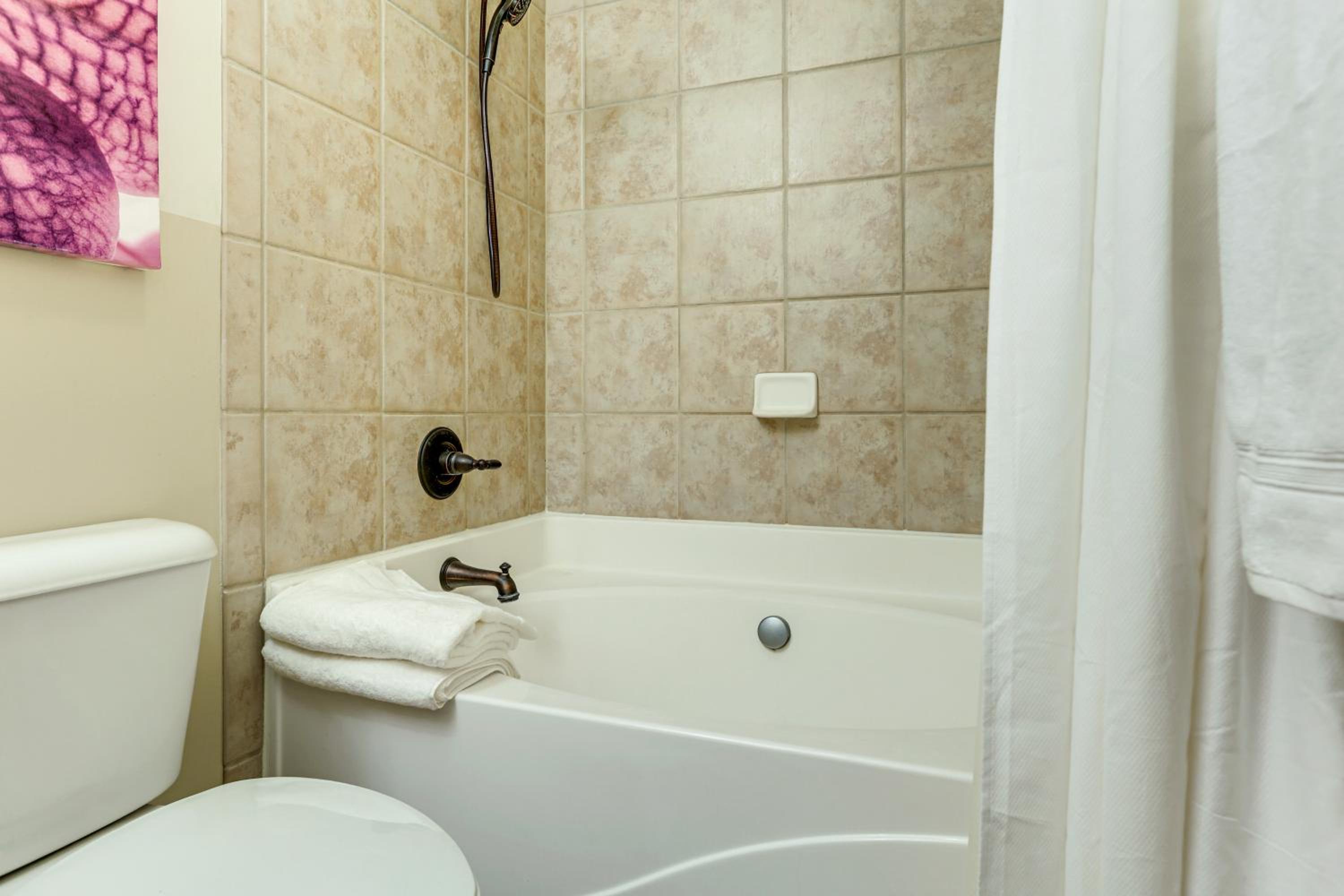 1 Mi to Dtwn Cincinnati Spacious Townhome with Deck