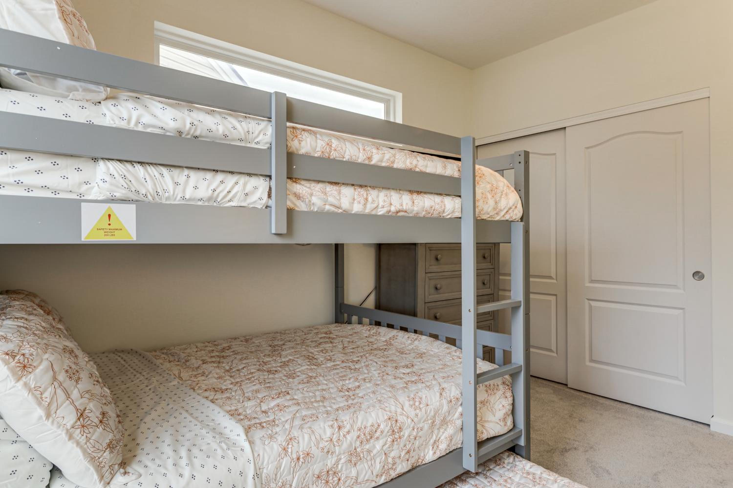 1 Mi to Dtwn Cincinnati Spacious Townhome with Deck