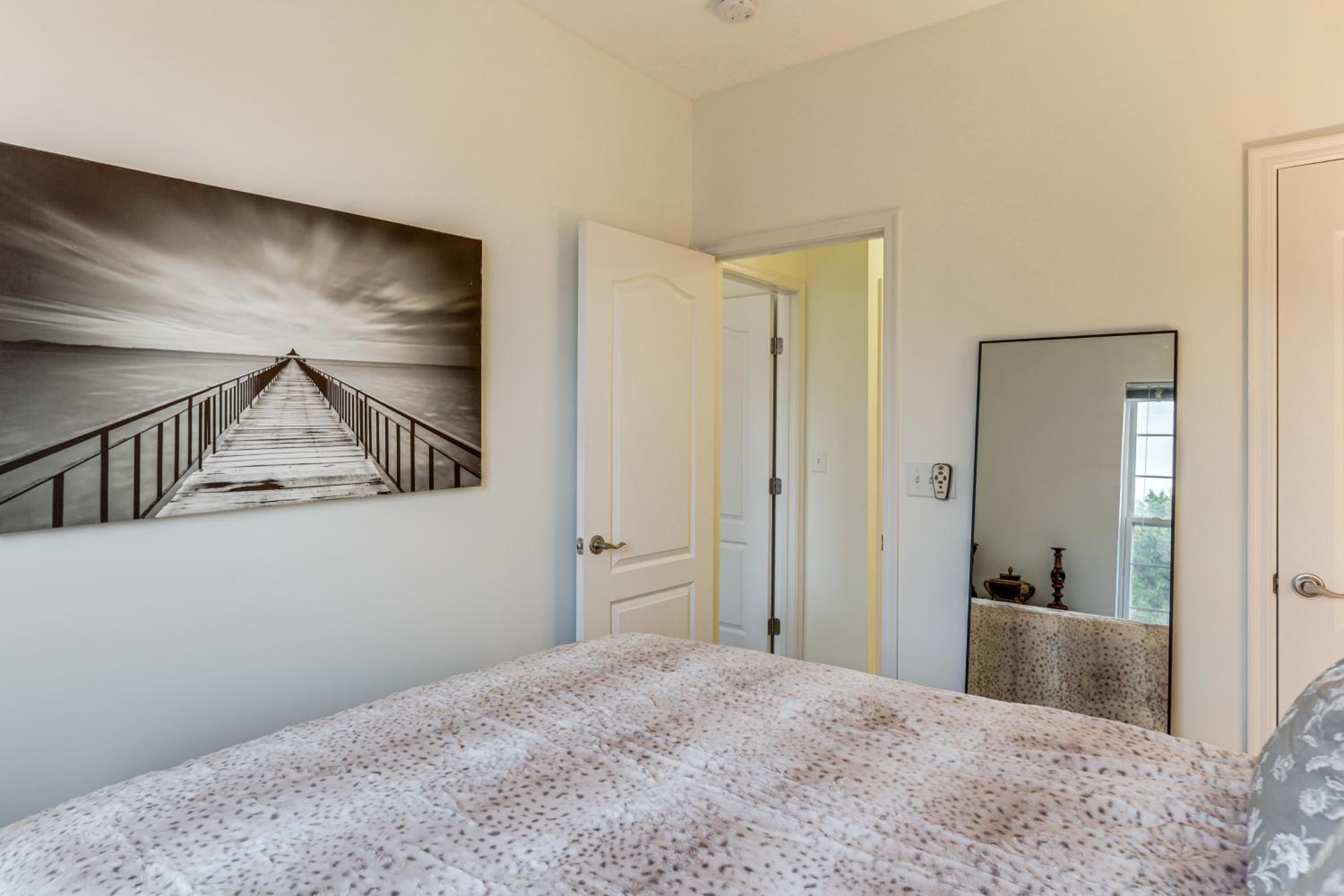 1 Mi to Dtwn Cincinnati Spacious Townhome with Deck