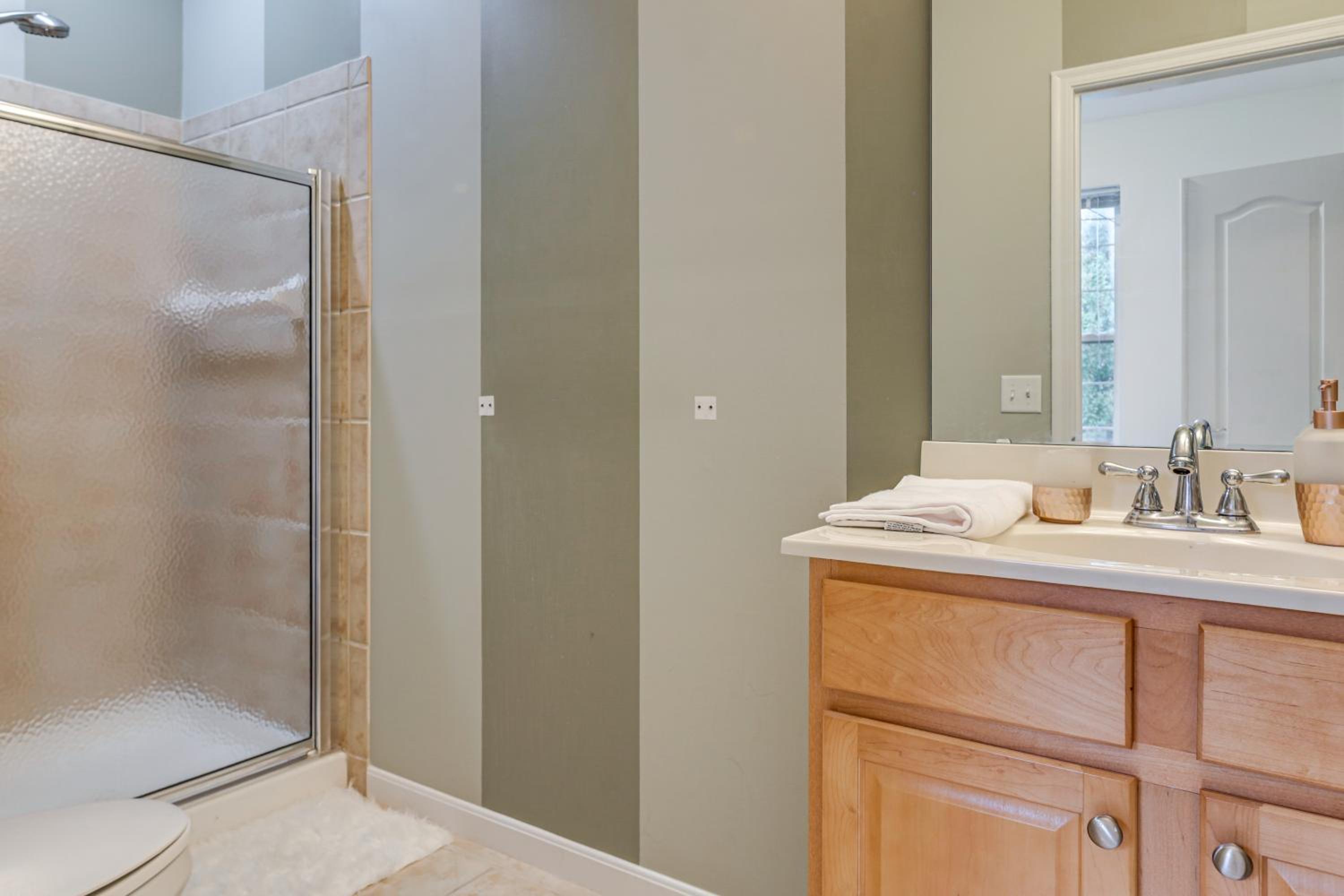 1 Mi to Dtwn Cincinnati Spacious Townhome with Deck