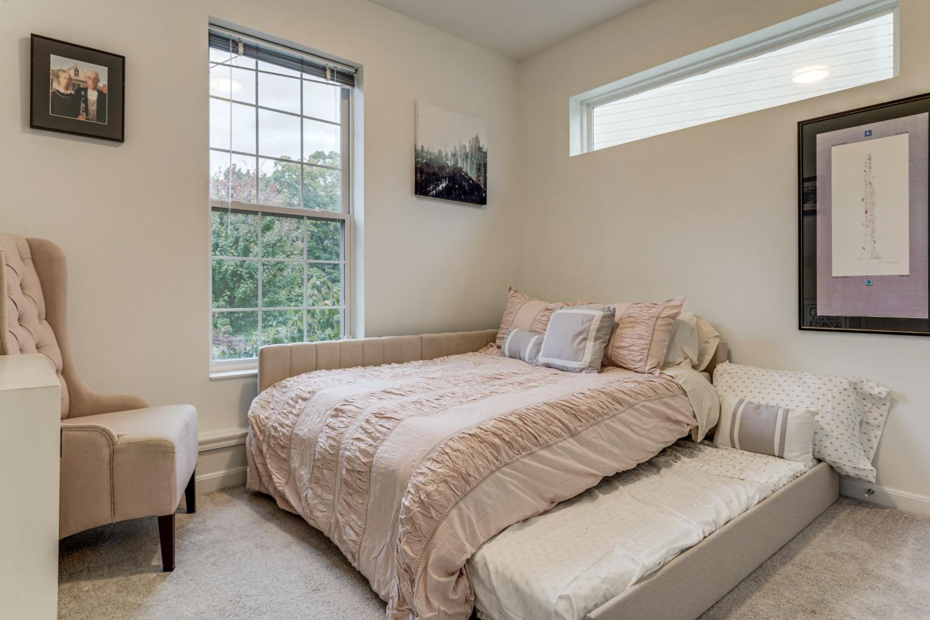 1 Mi to Dtwn Cincinnati Spacious Townhome with Deck
