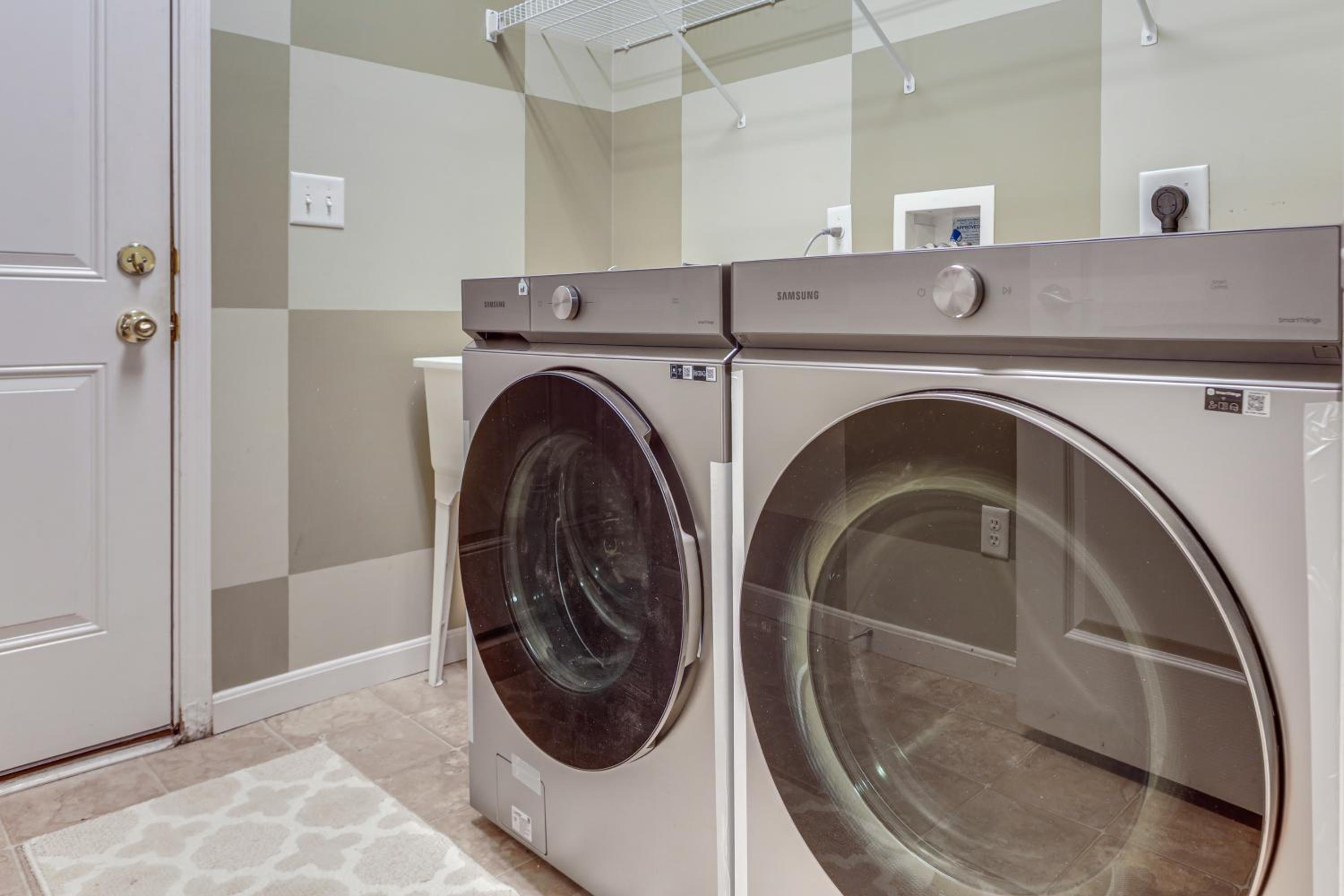 1 Mi to Dtwn Cincinnati Spacious Townhome with Deck