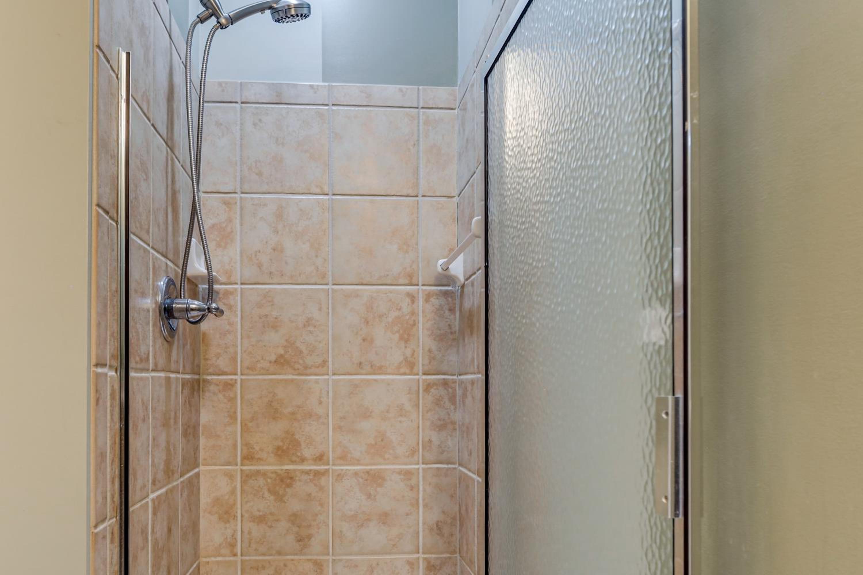 1 Mi to Dtwn Cincinnati Spacious Townhome with Deck