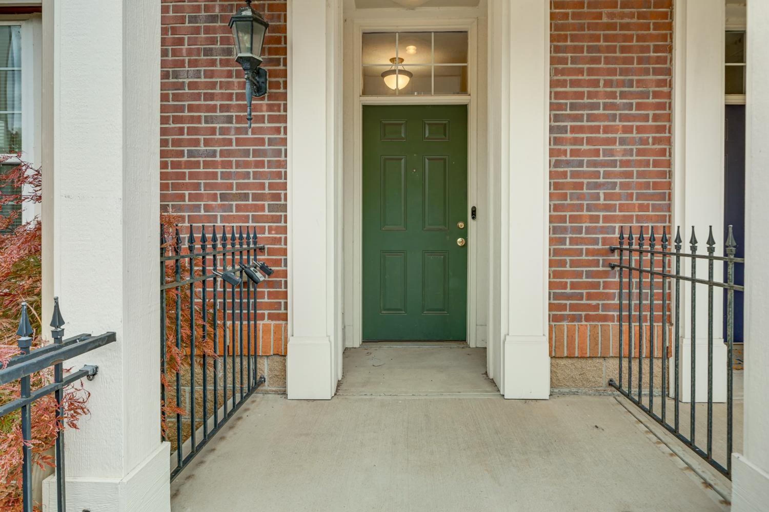 1 Mi to Dtwn Cincinnati Spacious Townhome with Deck