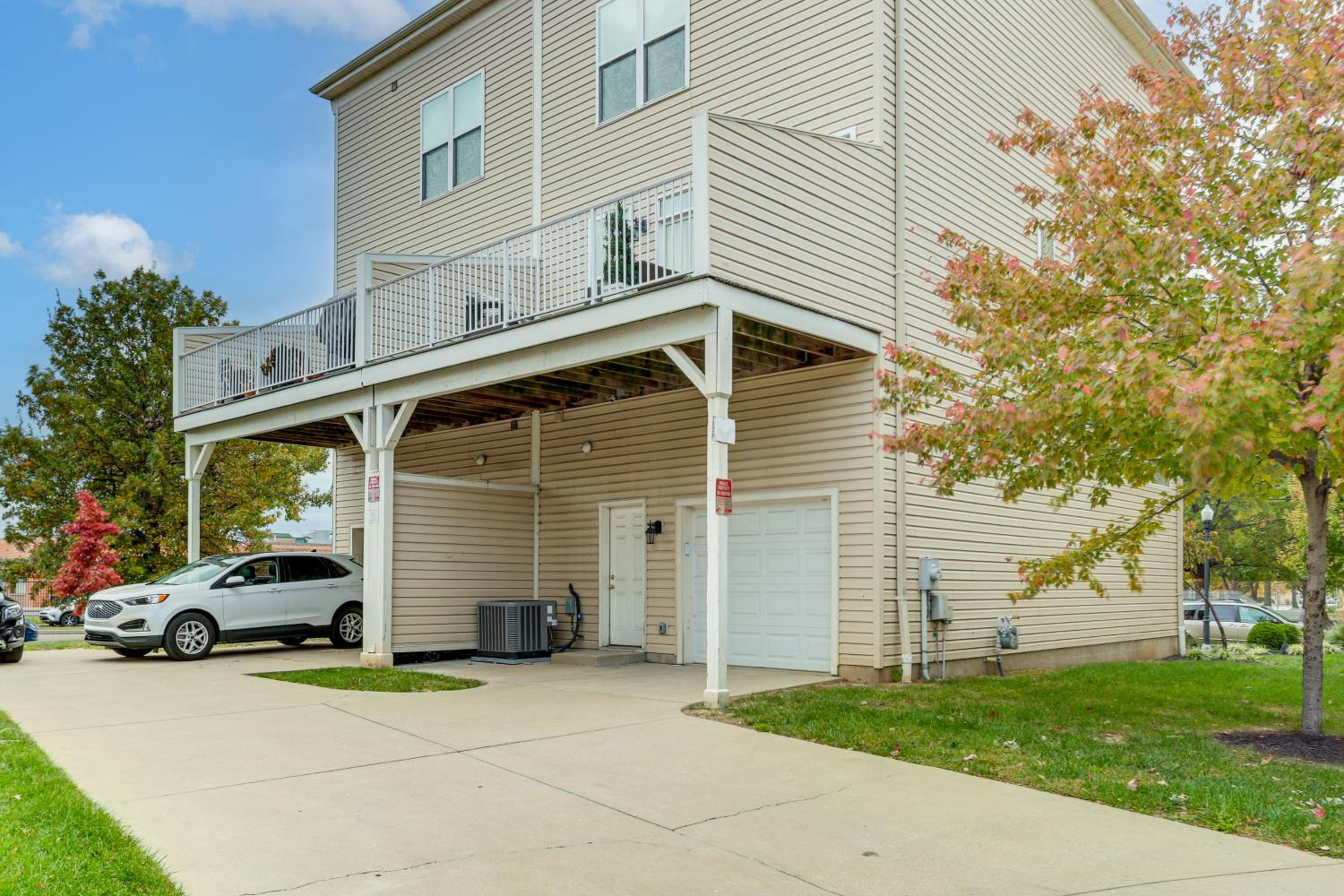 1 Mi to Dtwn Cincinnati Spacious Townhome with Deck