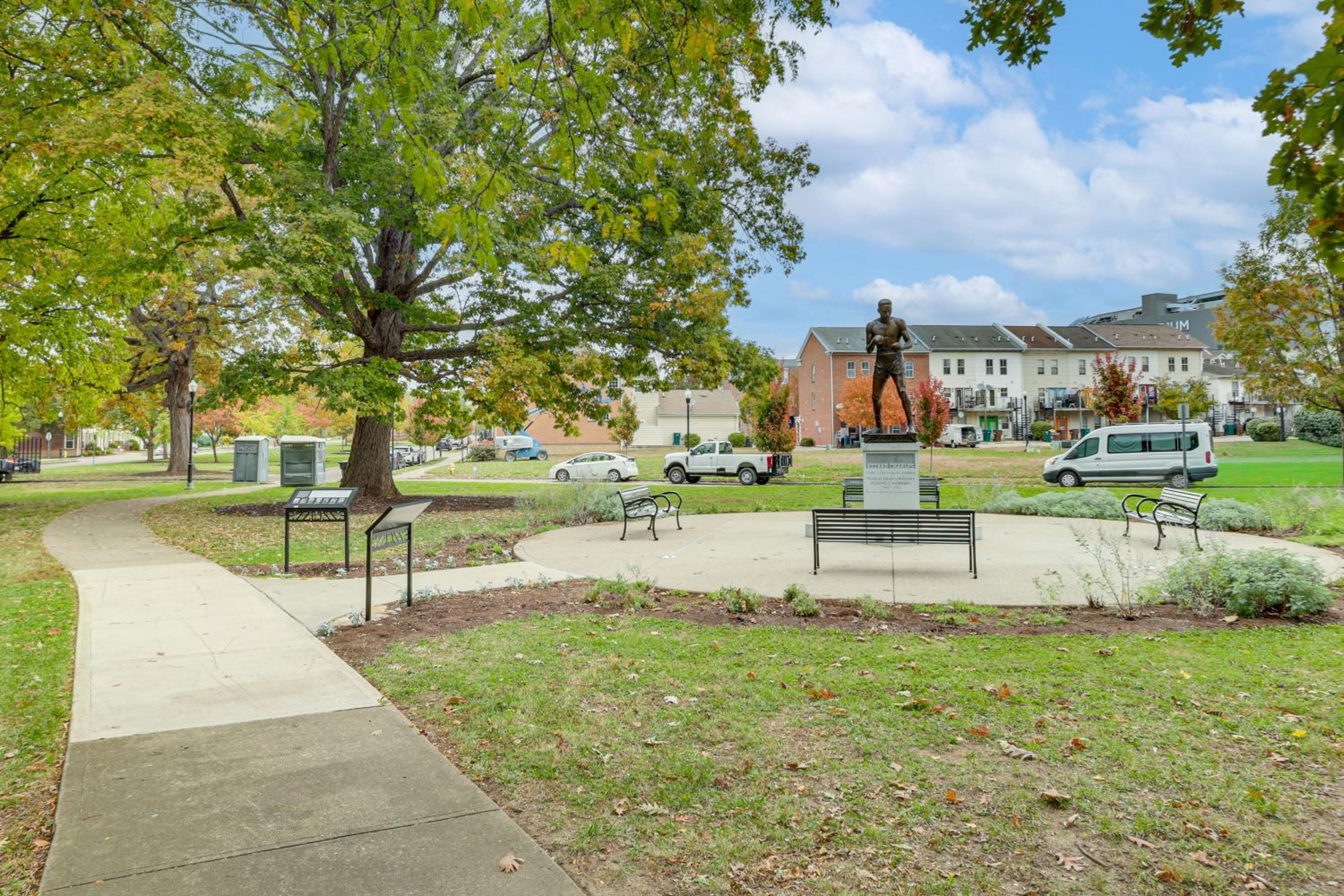 1 Mi to Dtwn Cincinnati Spacious Townhome with Deck