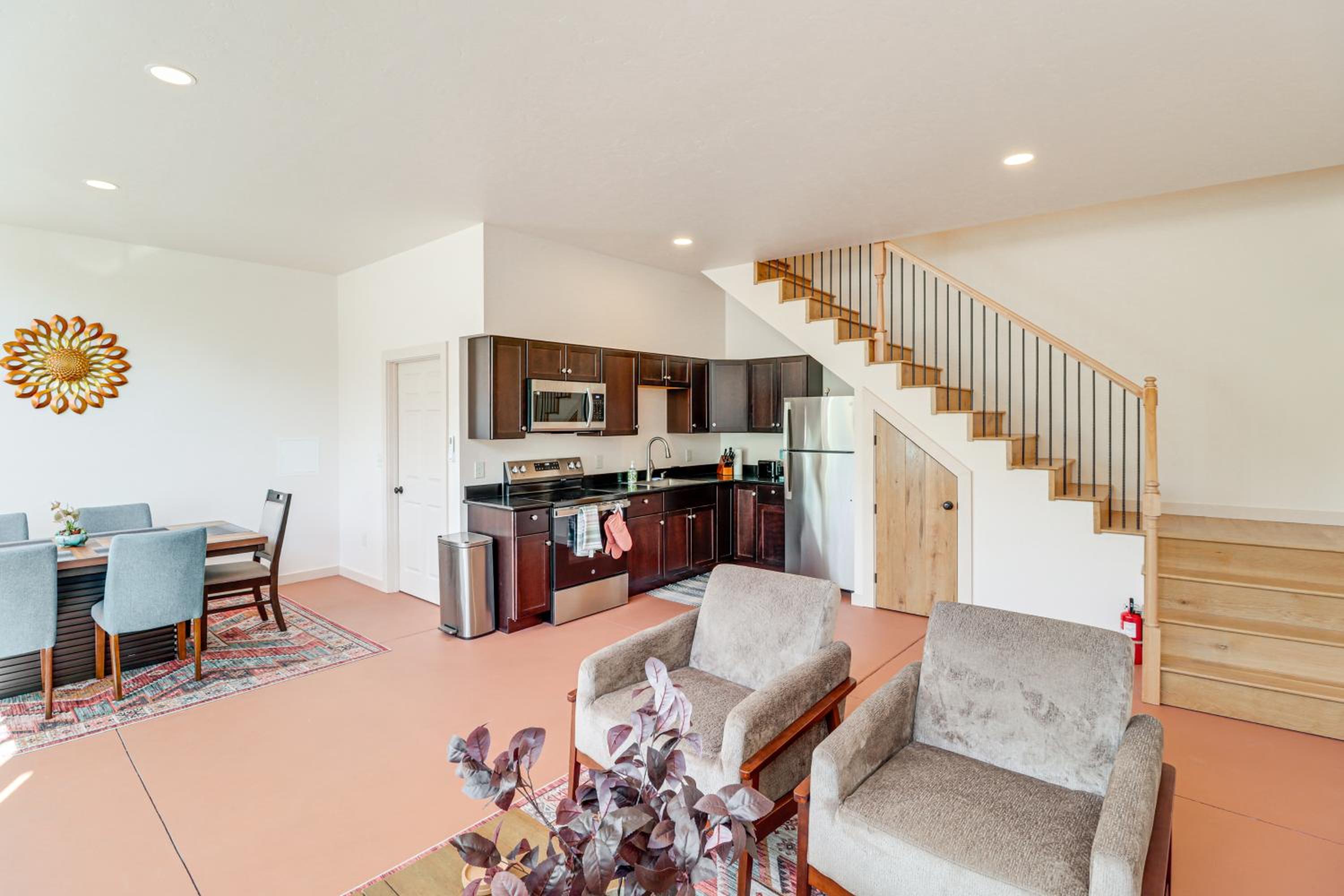 Right on Main Street! Mtn-View Bisbee Hideaway