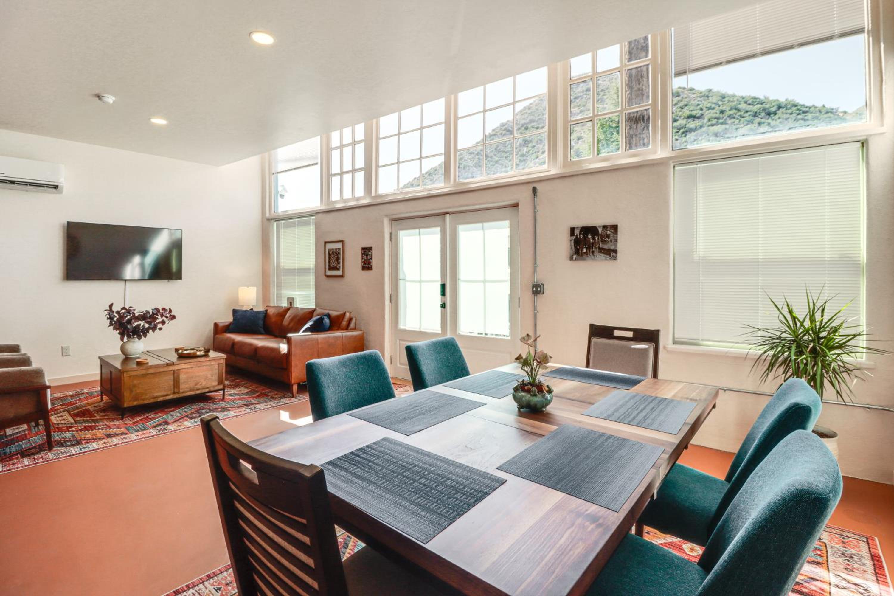 Right on Main Street! Mtn-View Bisbee Hideaway