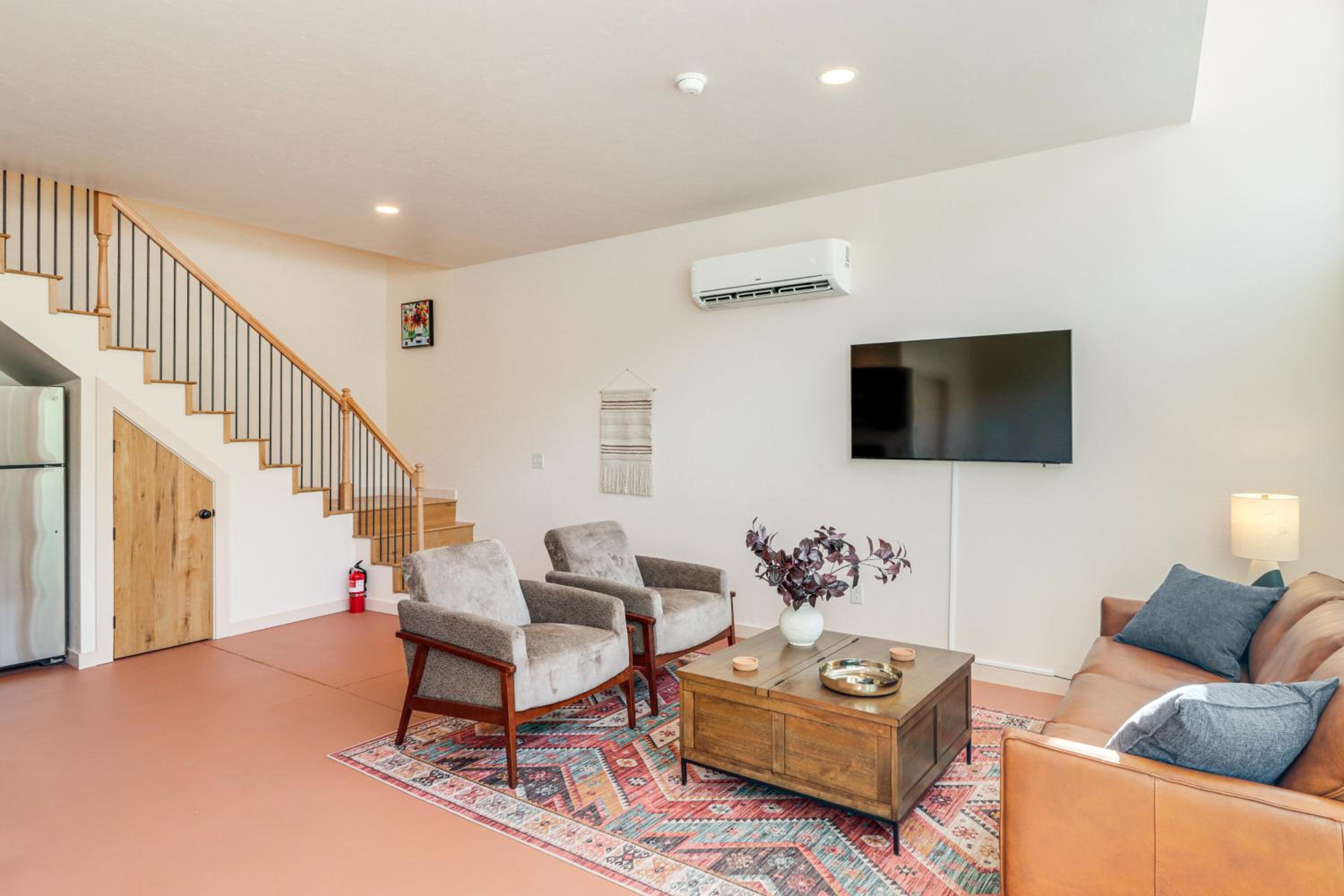 Right on Main Street! Mtn-View Bisbee Hideaway