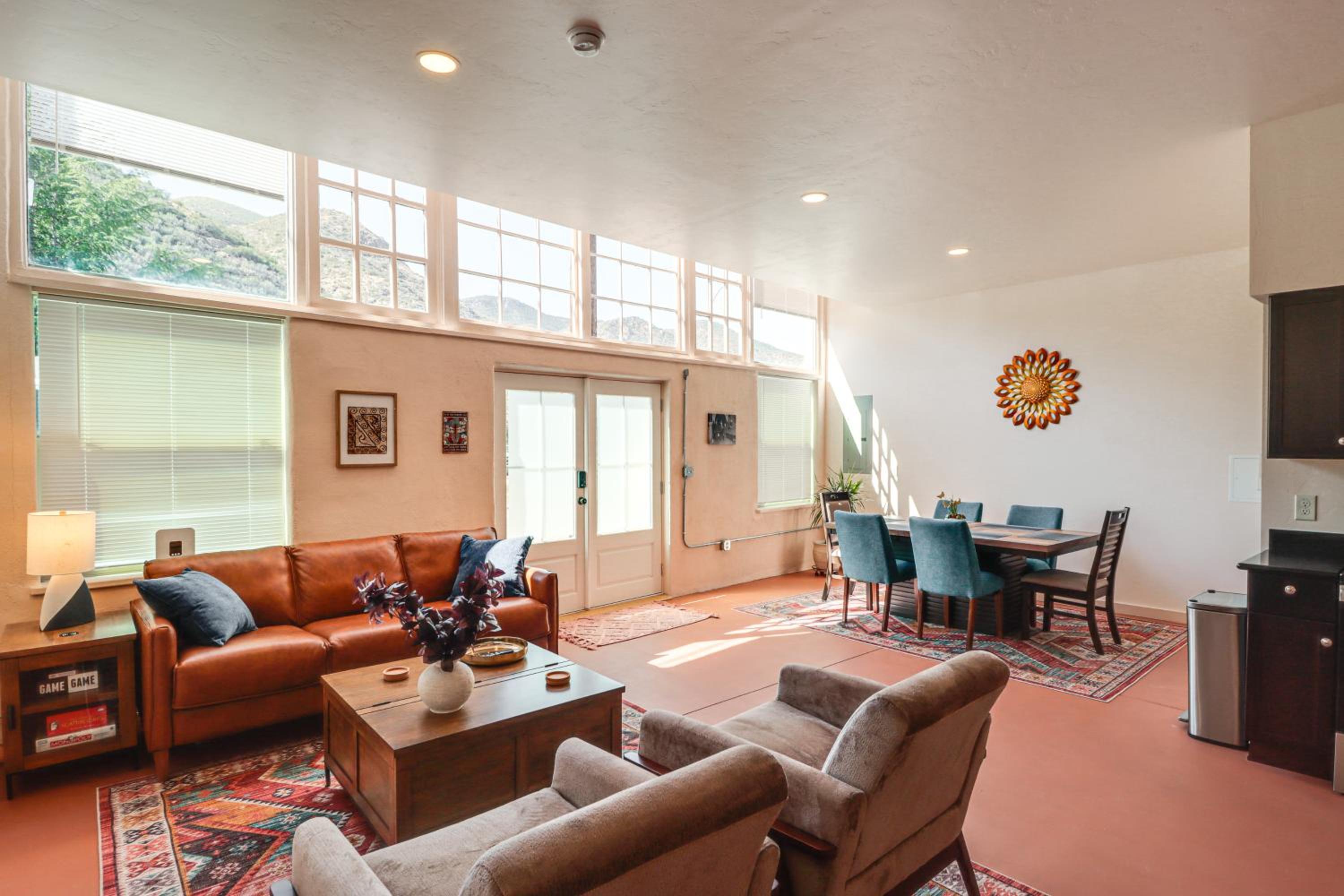 Right on Main Street! Mtn-View Bisbee Hideaway