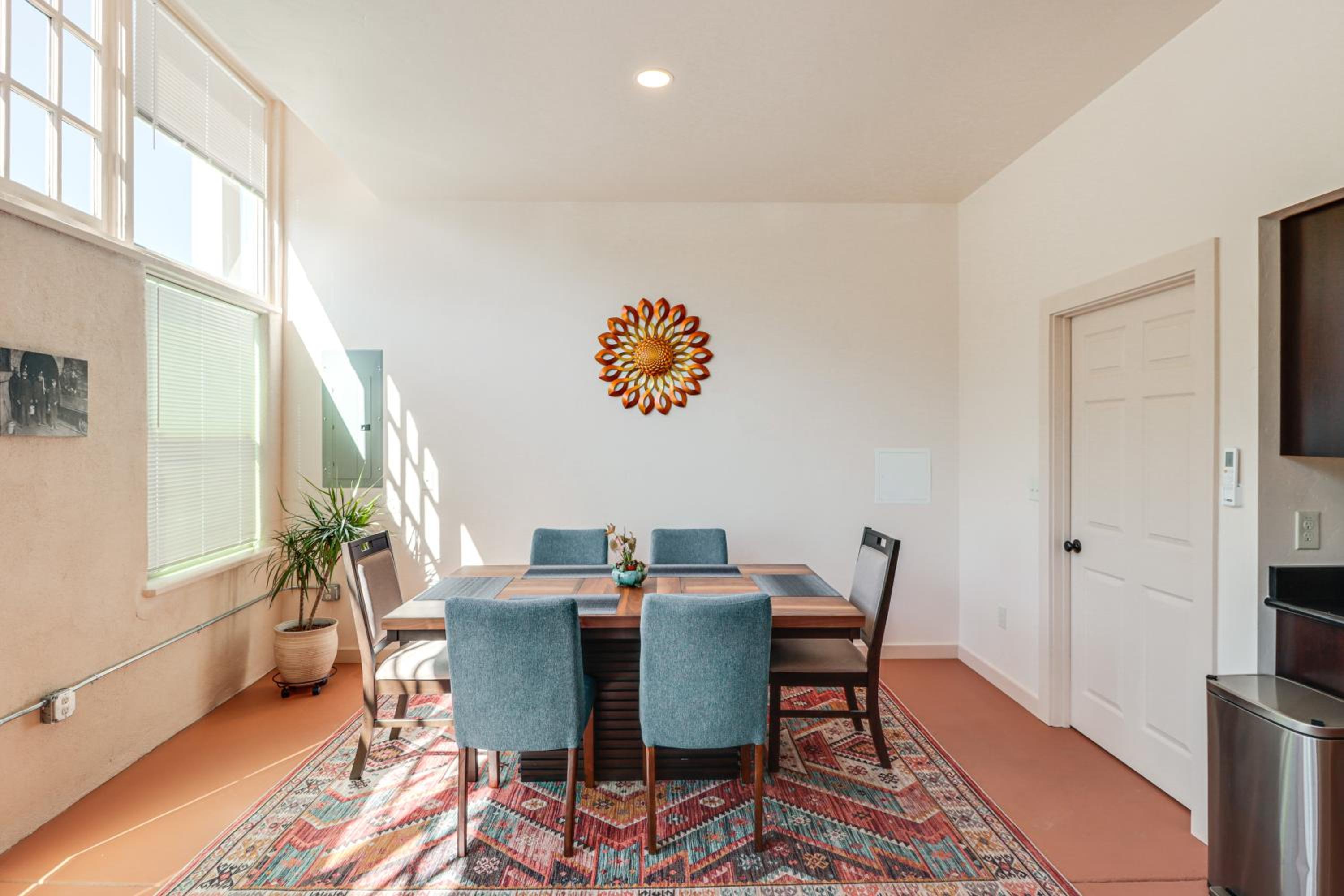 Right on Main Street! Mtn-View Bisbee Hideaway