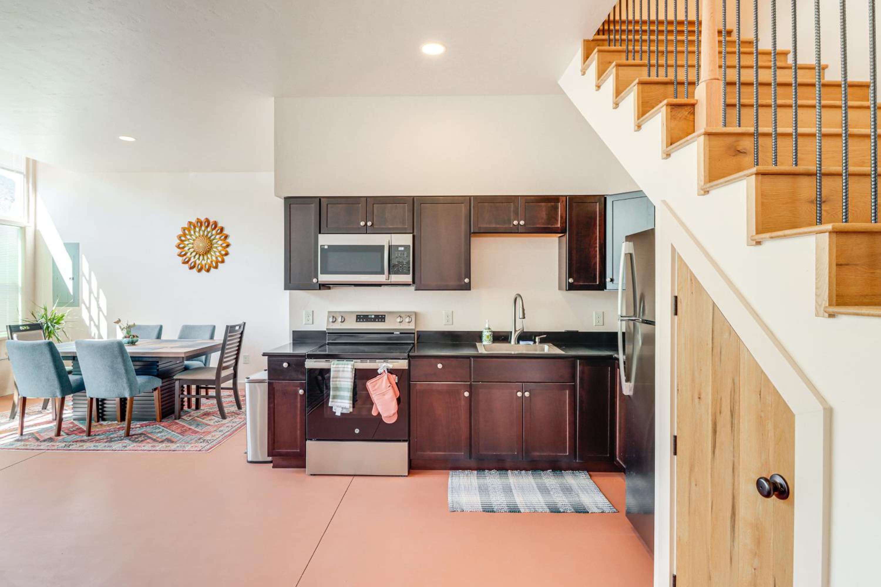 Right on Main Street! Mtn-View Bisbee Hideaway