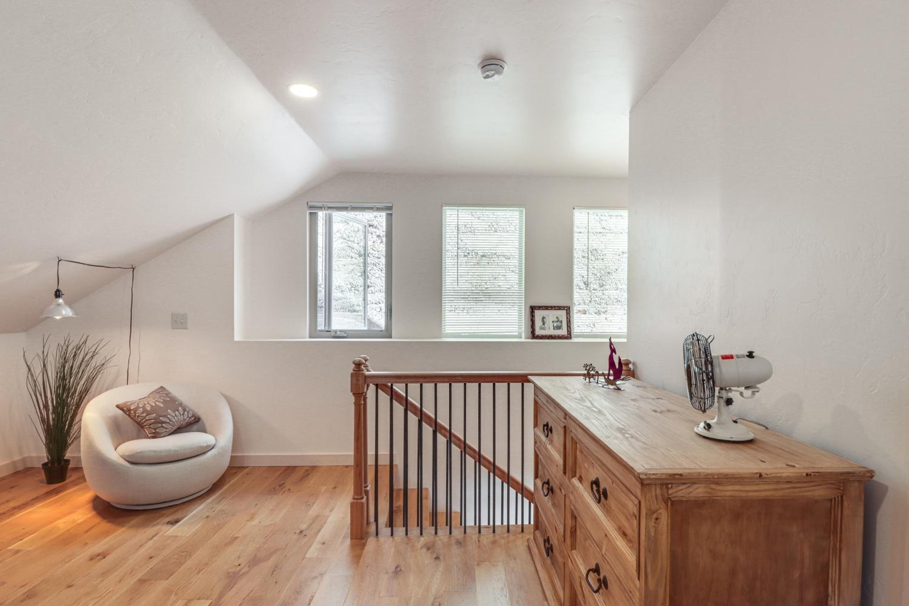 Right on Main Street! Mtn-View Bisbee Hideaway