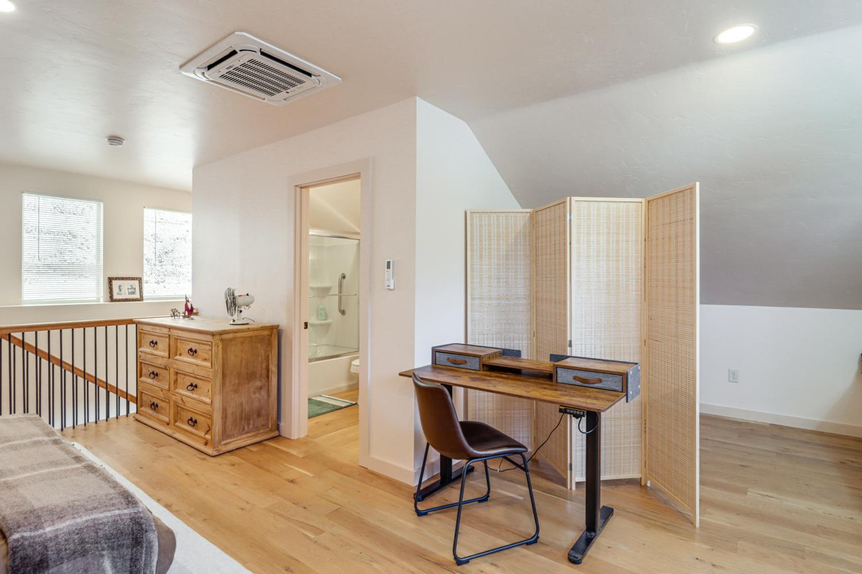 Right on Main Street! Mtn-View Bisbee Hideaway