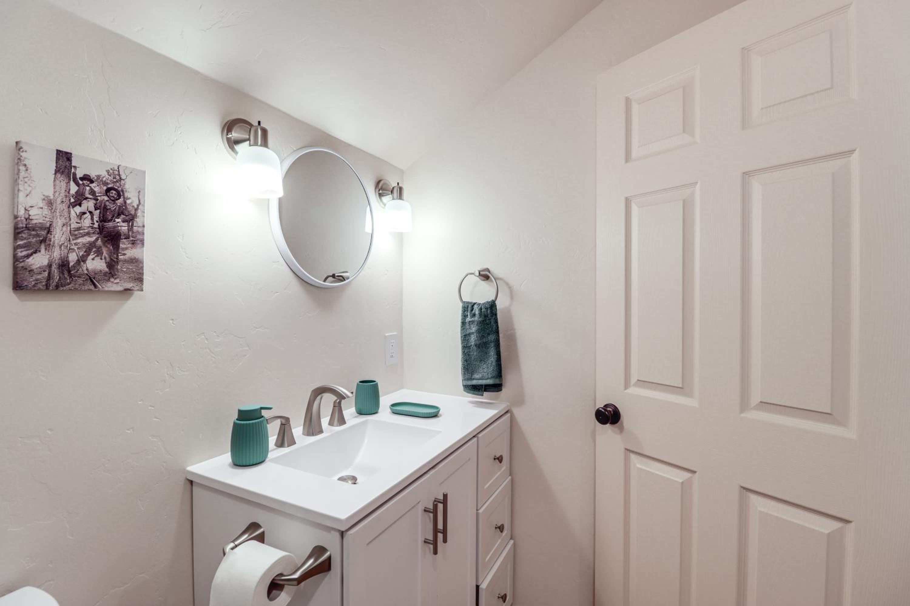 Right on Main Street! Mtn-View Bisbee Hideaway