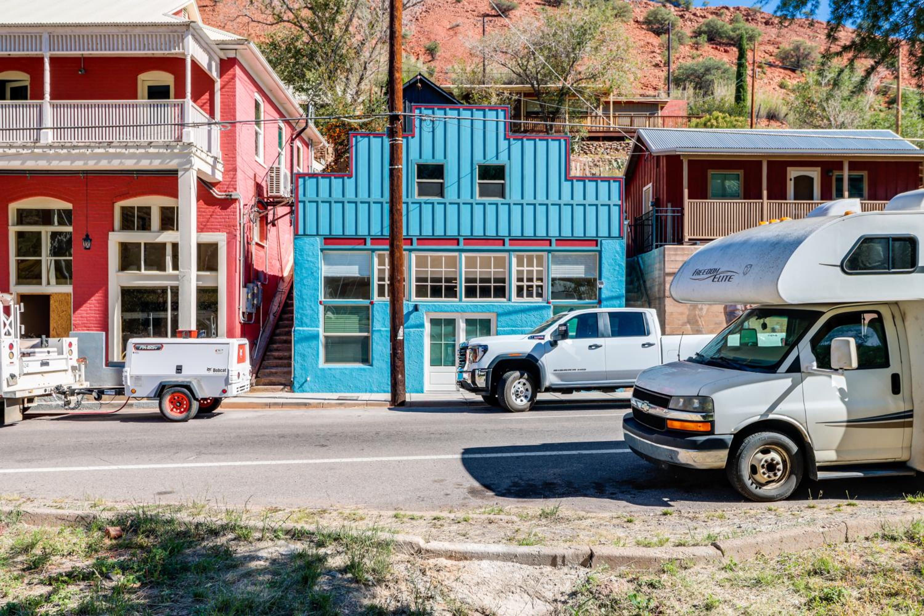 Right on Main Street! Mtn-View Bisbee Hideaway
