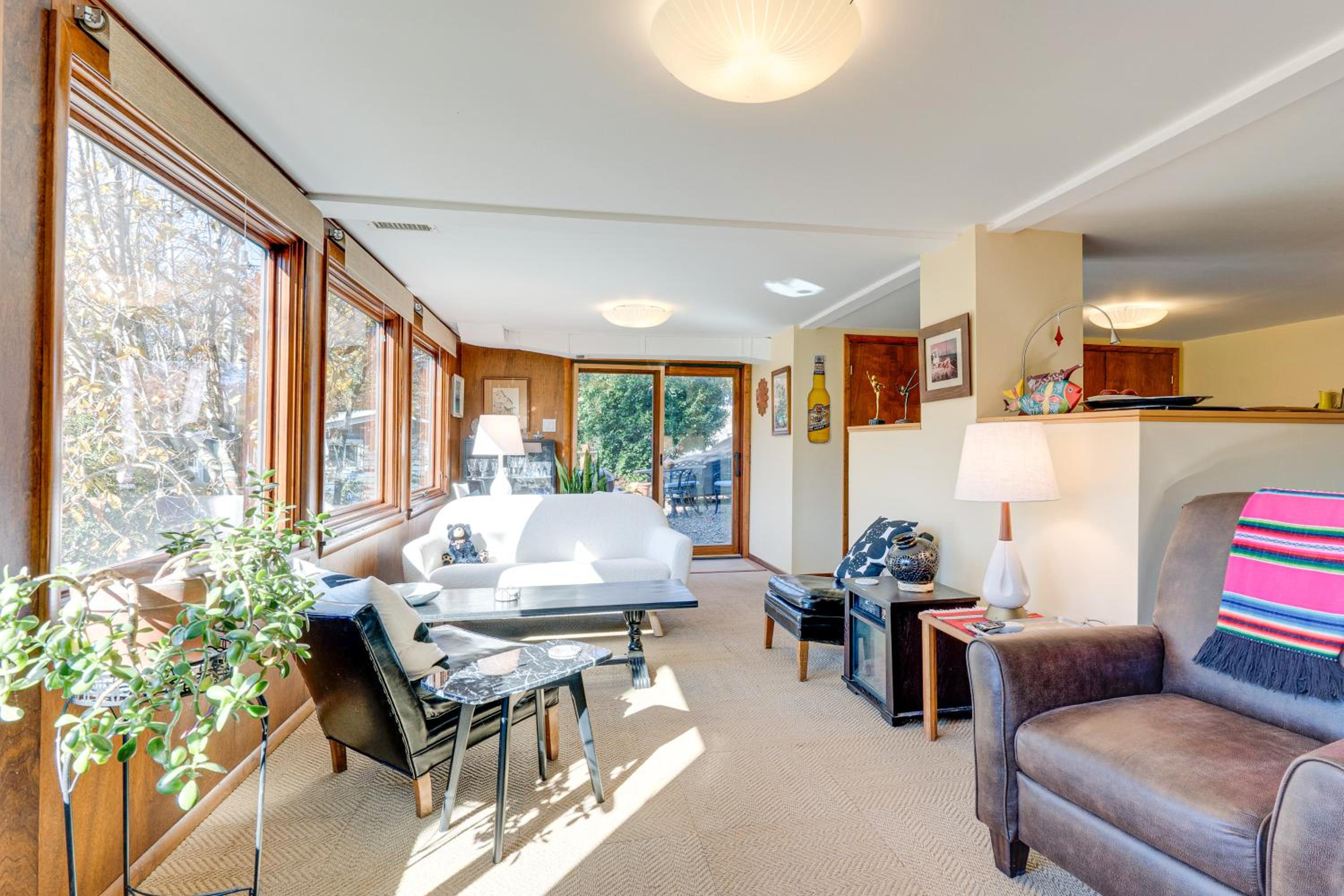 Casa Alcoa Mtn-View Apt Over Santeetlah Lake!