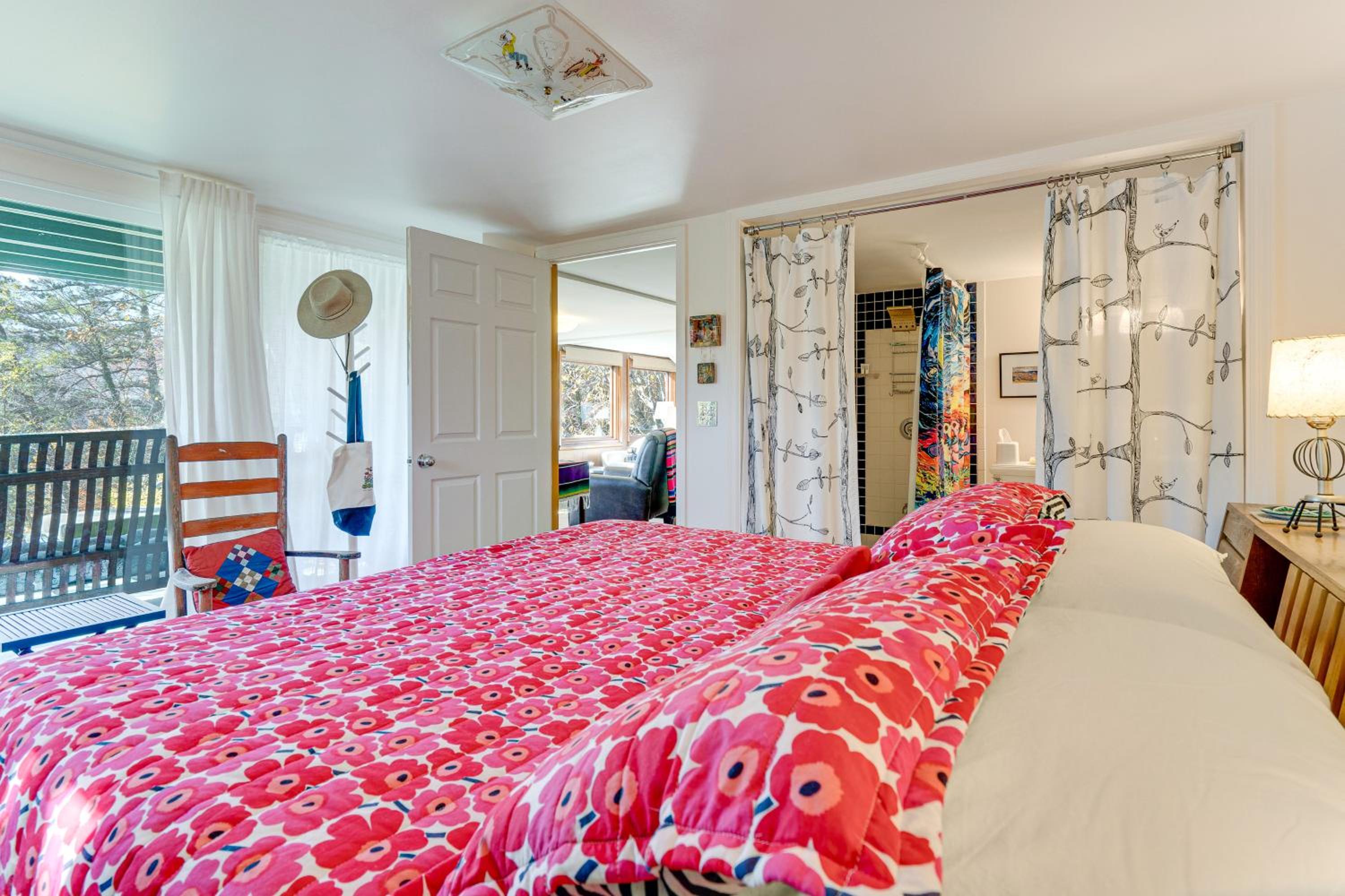 Casa Alcoa Mtn-View Apt Over Santeetlah Lake!