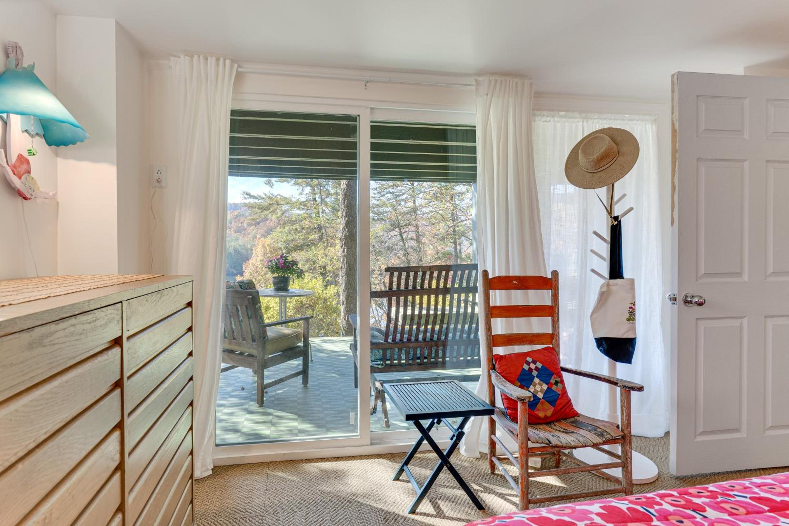 Casa Alcoa Mtn-View Apt Over Santeetlah Lake!