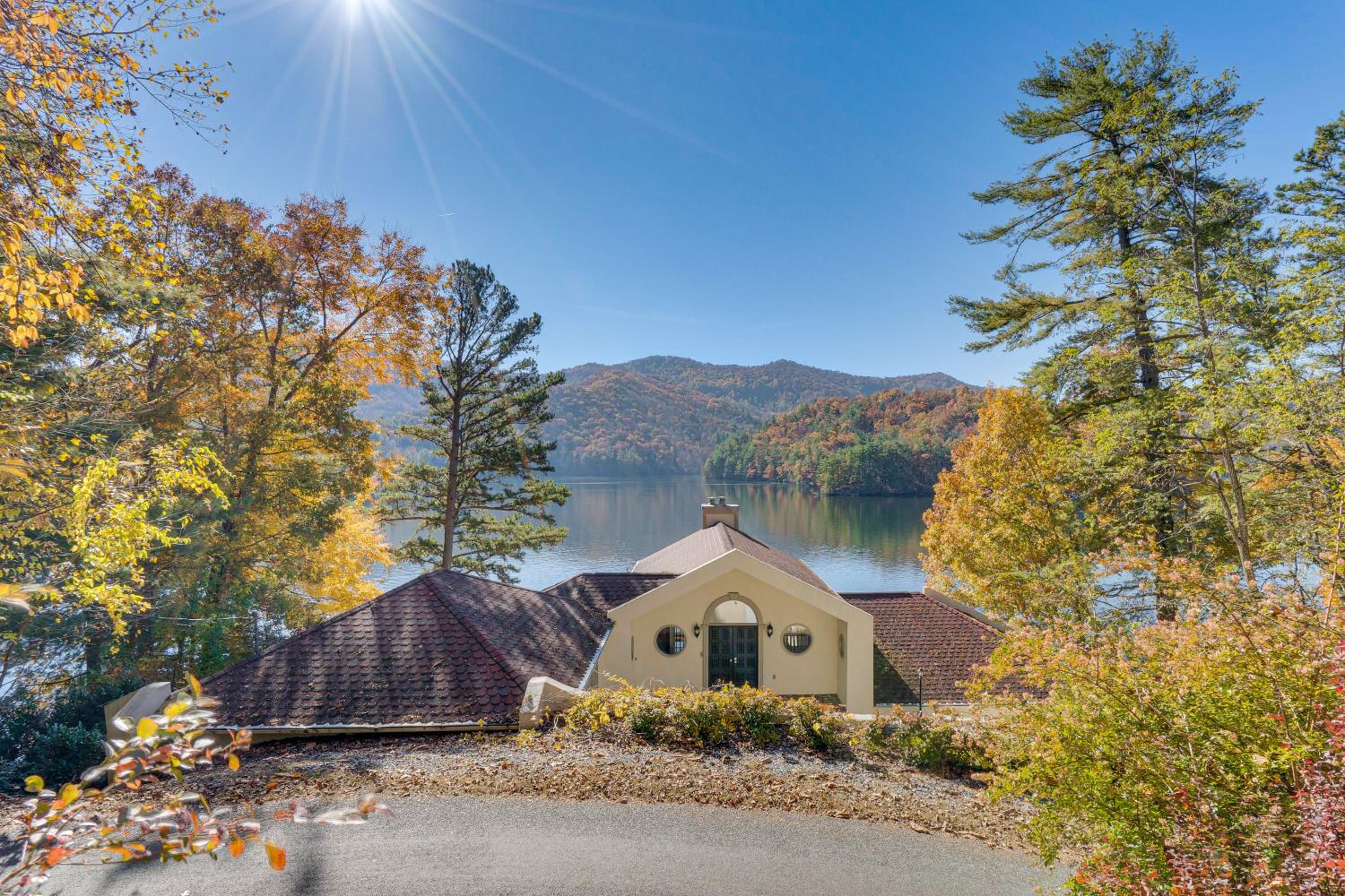 Casa Alcoa Mtn-View Apt Over Santeetlah Lake!