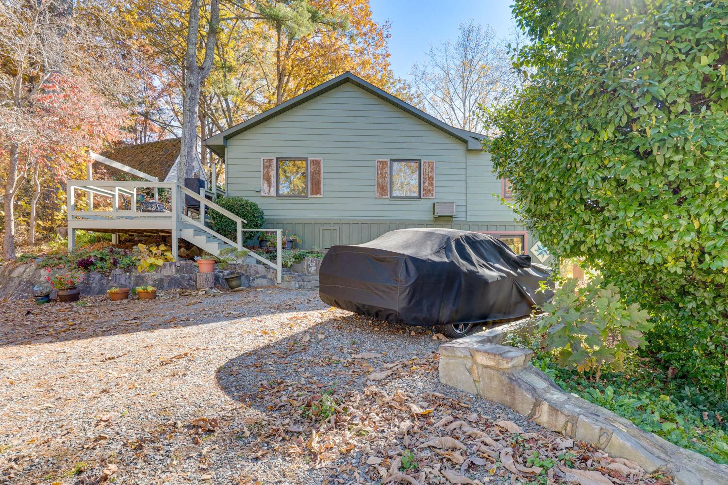 Casa Alcoa Mtn-View Apt Over Santeetlah Lake!