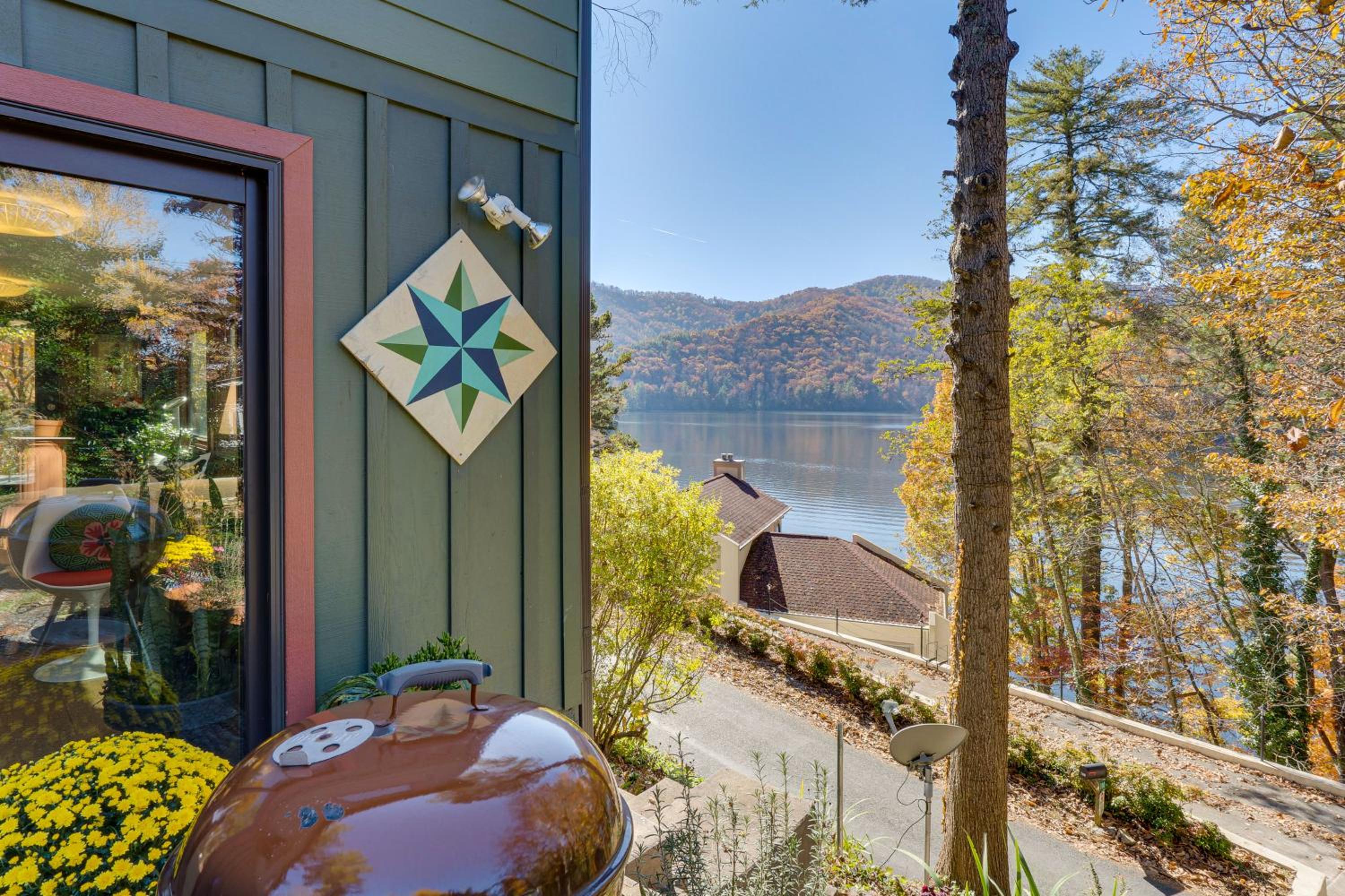 Casa Alcoa Mtn-View Apt Over Santeetlah Lake!