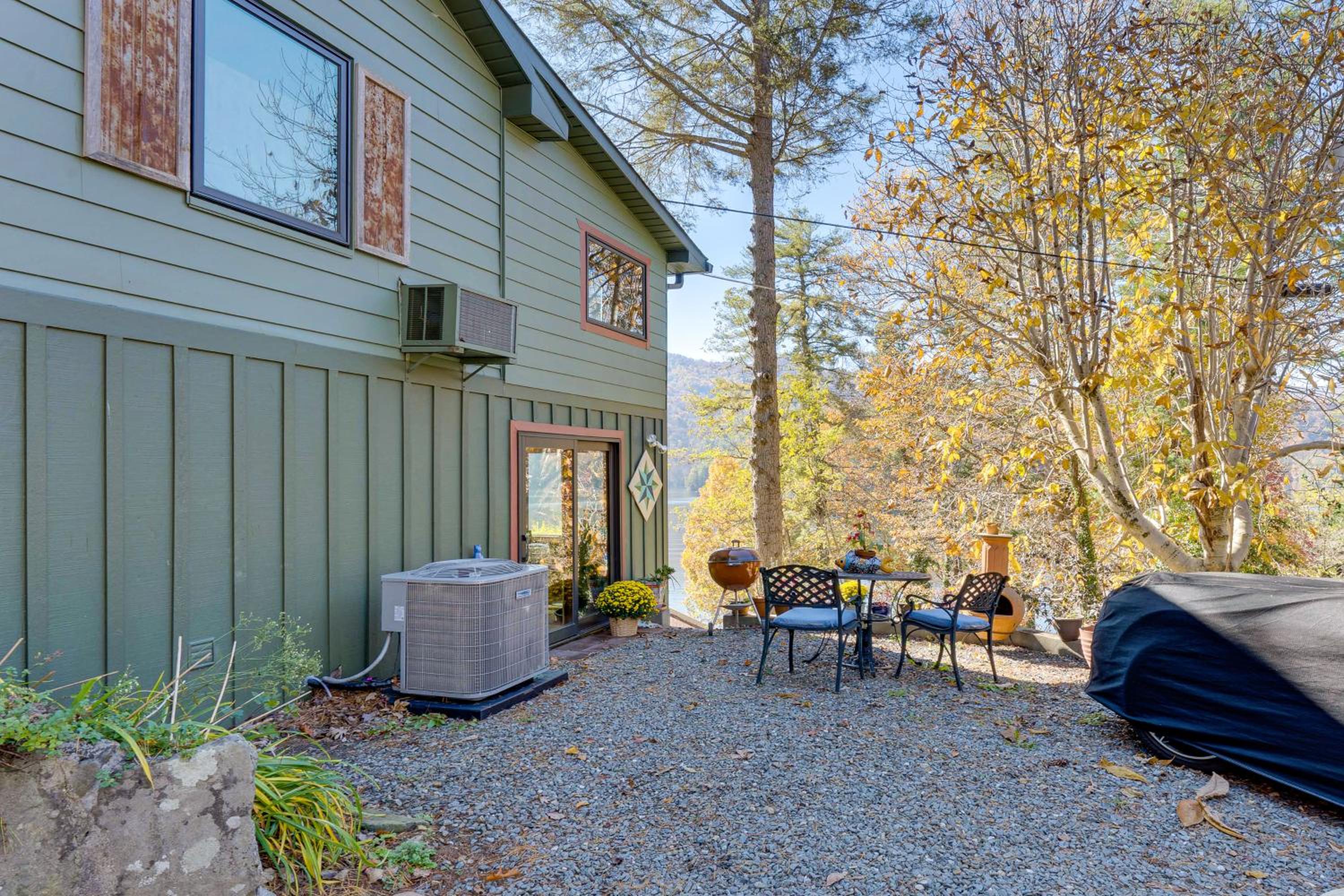 Casa Alcoa Mtn-View Apt Over Santeetlah Lake!