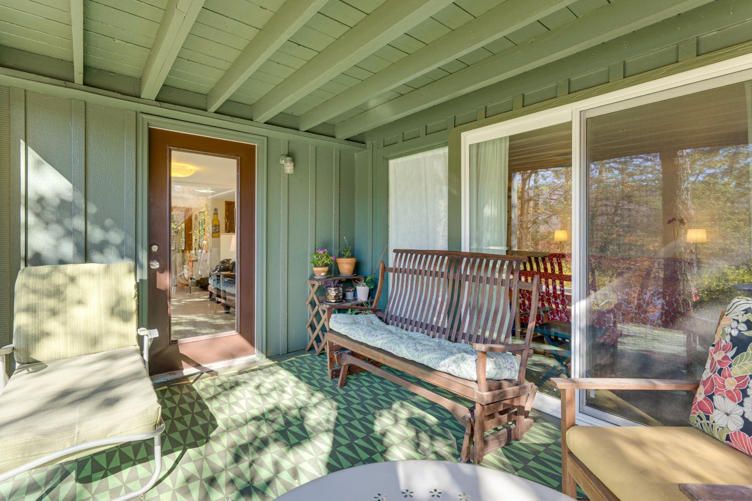 Casa Alcoa Mtn-View Apt Over Santeetlah Lake!
