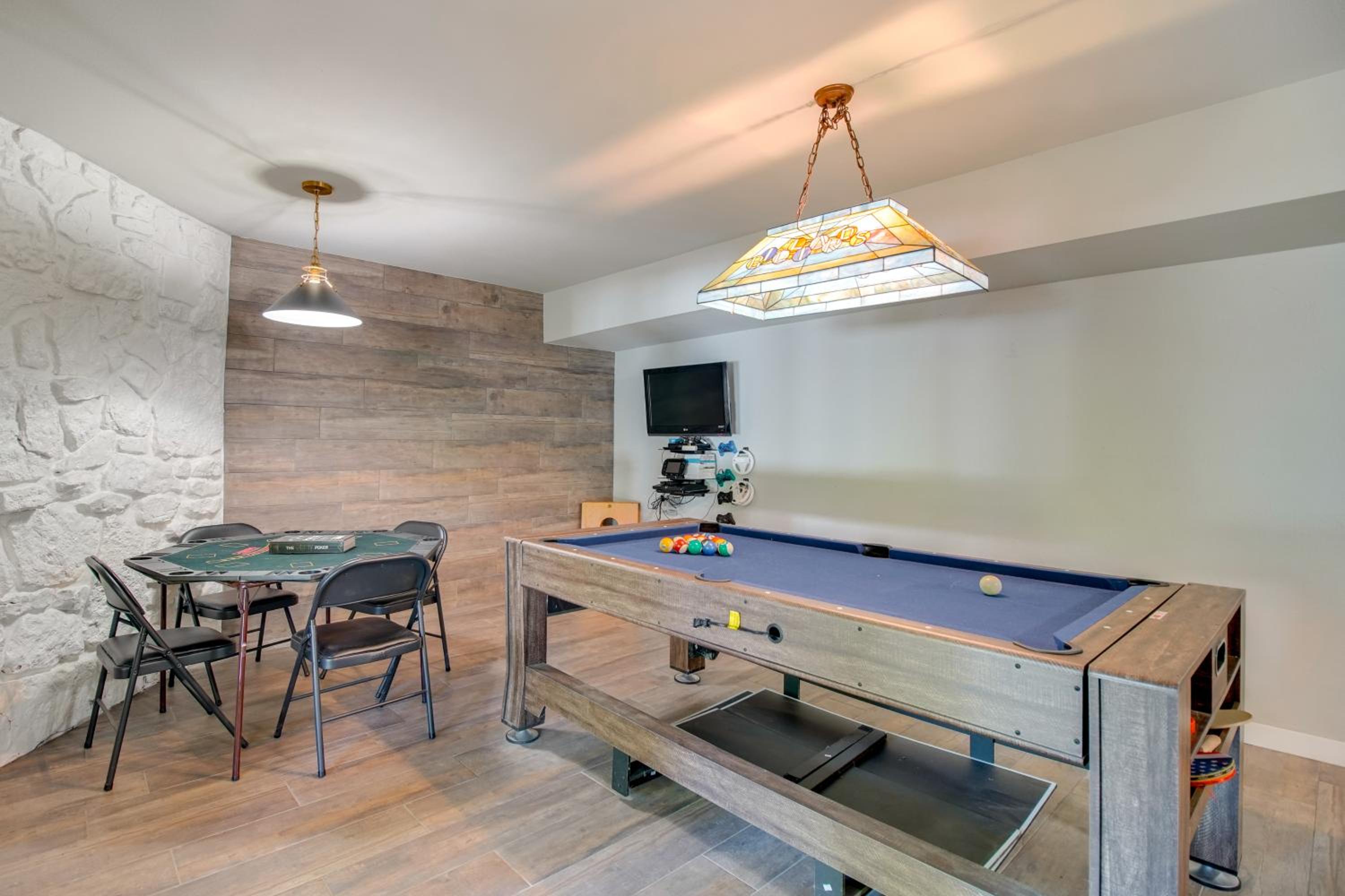 Game Room, Dock and Hot Tub Grand Lake Getaway