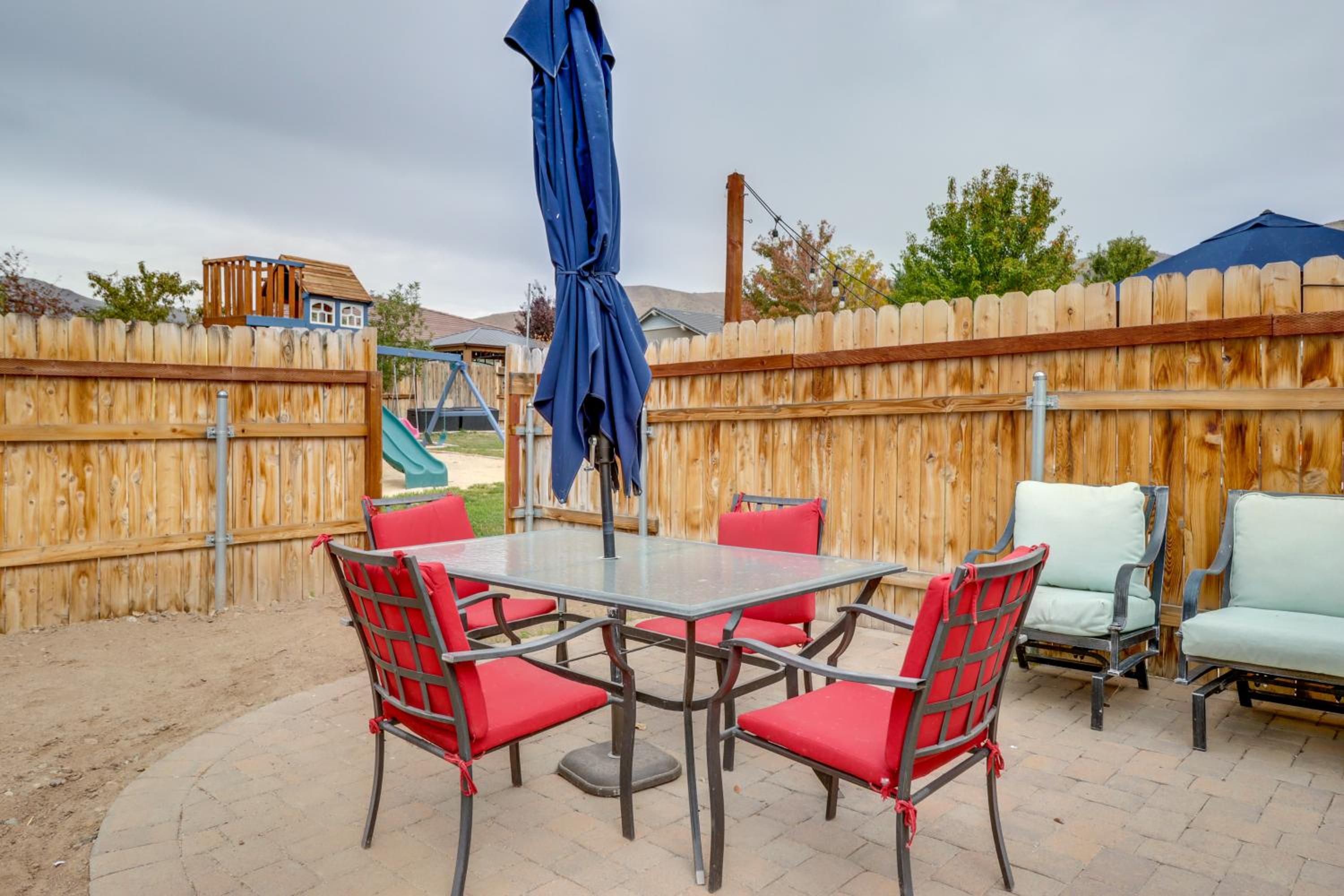 Hike, Play and Unwind Charming Reno Unit