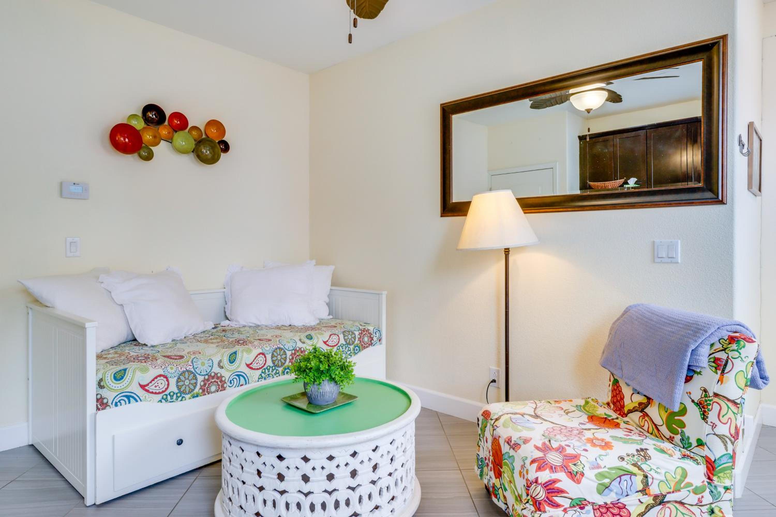 Hike, Play and Unwind Charming Reno Unit